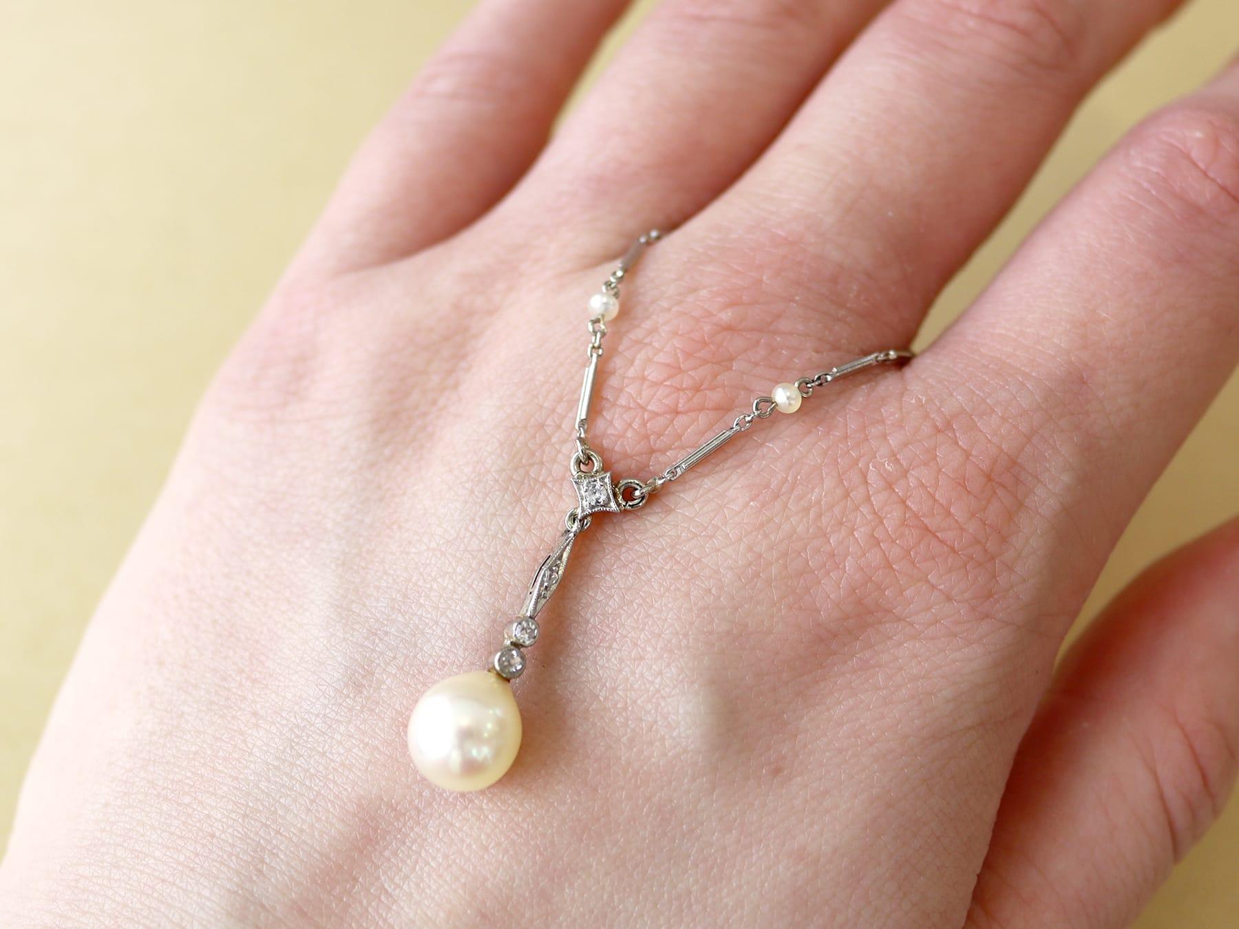 Taille vieille Europe Pendentif antique en platine avec perles et diamants en vente