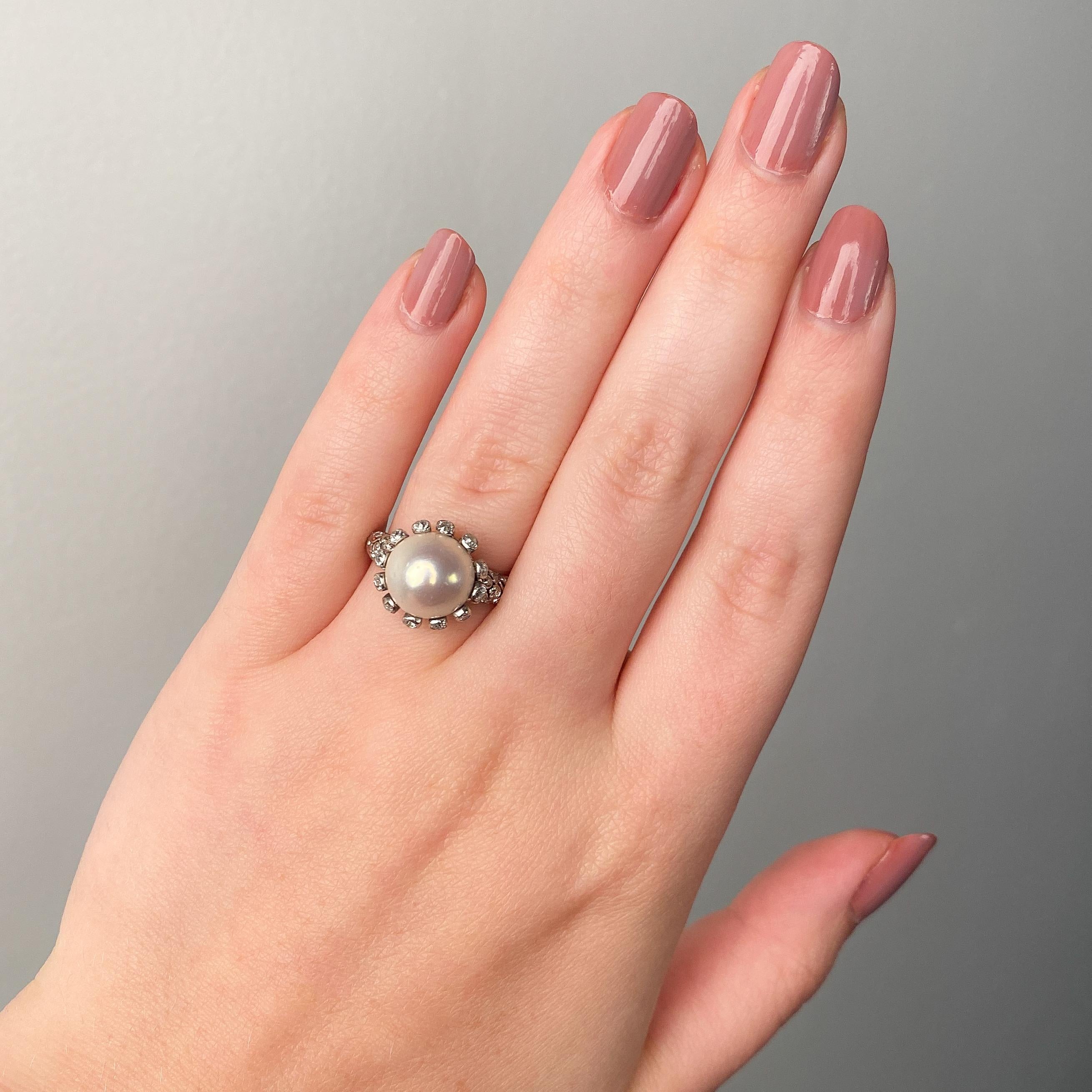 Donna Anello antico con perle e diamanti in oro e platino in vendita
