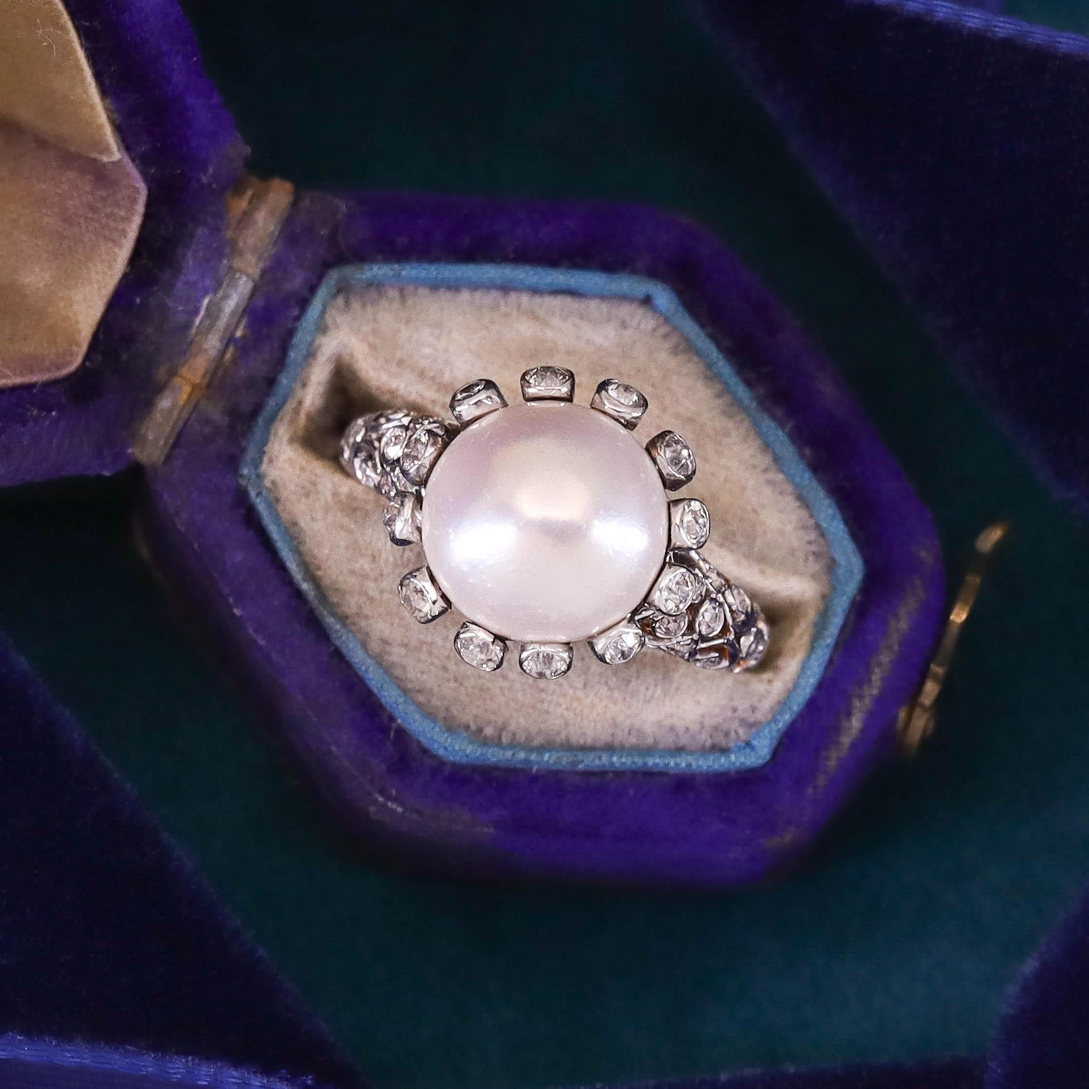 Anello antico con perle e diamanti in oro e platino in vendita 1
