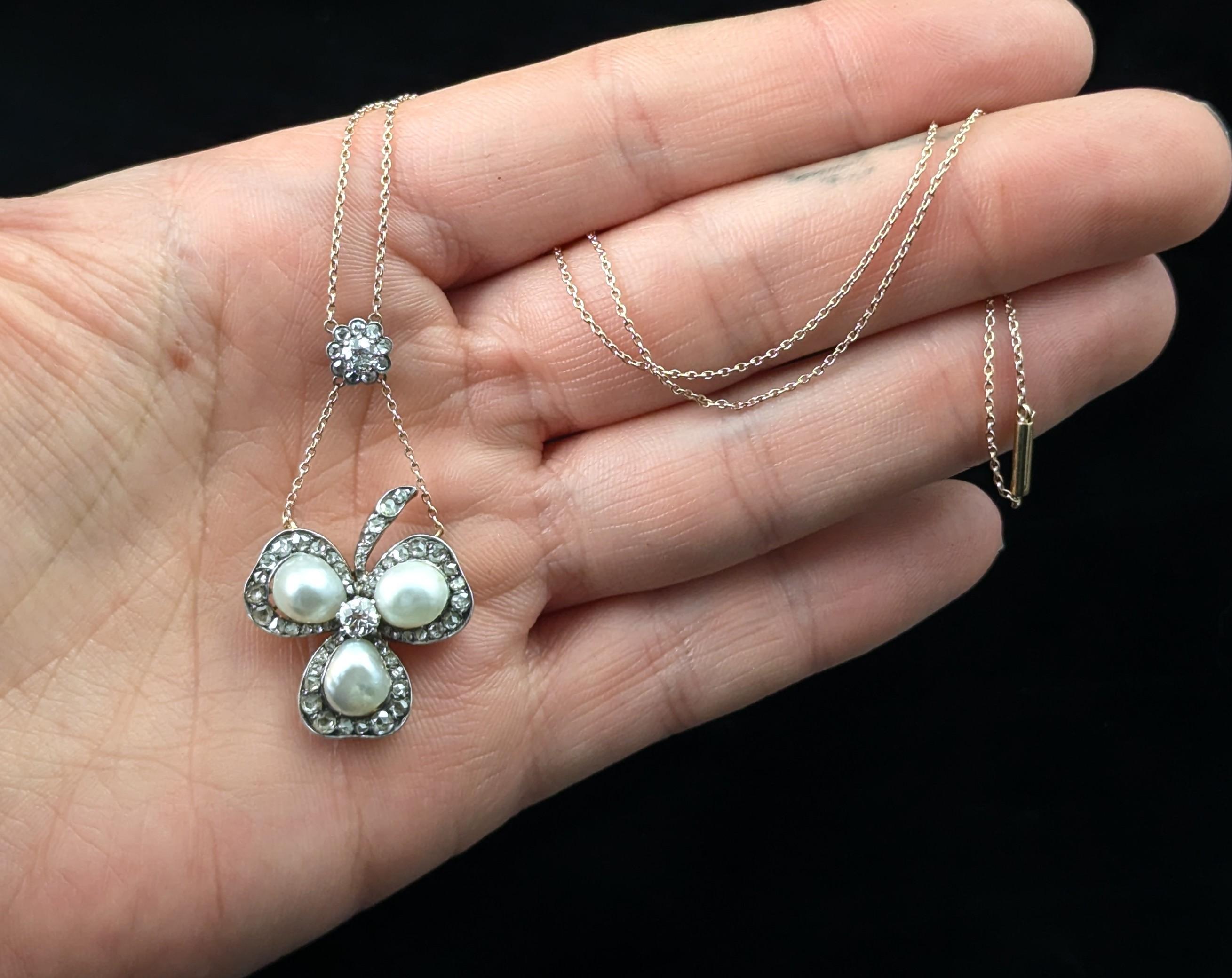 Antique Pearl and Diamond Shamrock pendant necklace, Brooch In Good Condition For Sale In NEWARK, GB