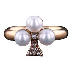 Antique Pearl and Diamond Shamrock Ring of 18k Gold