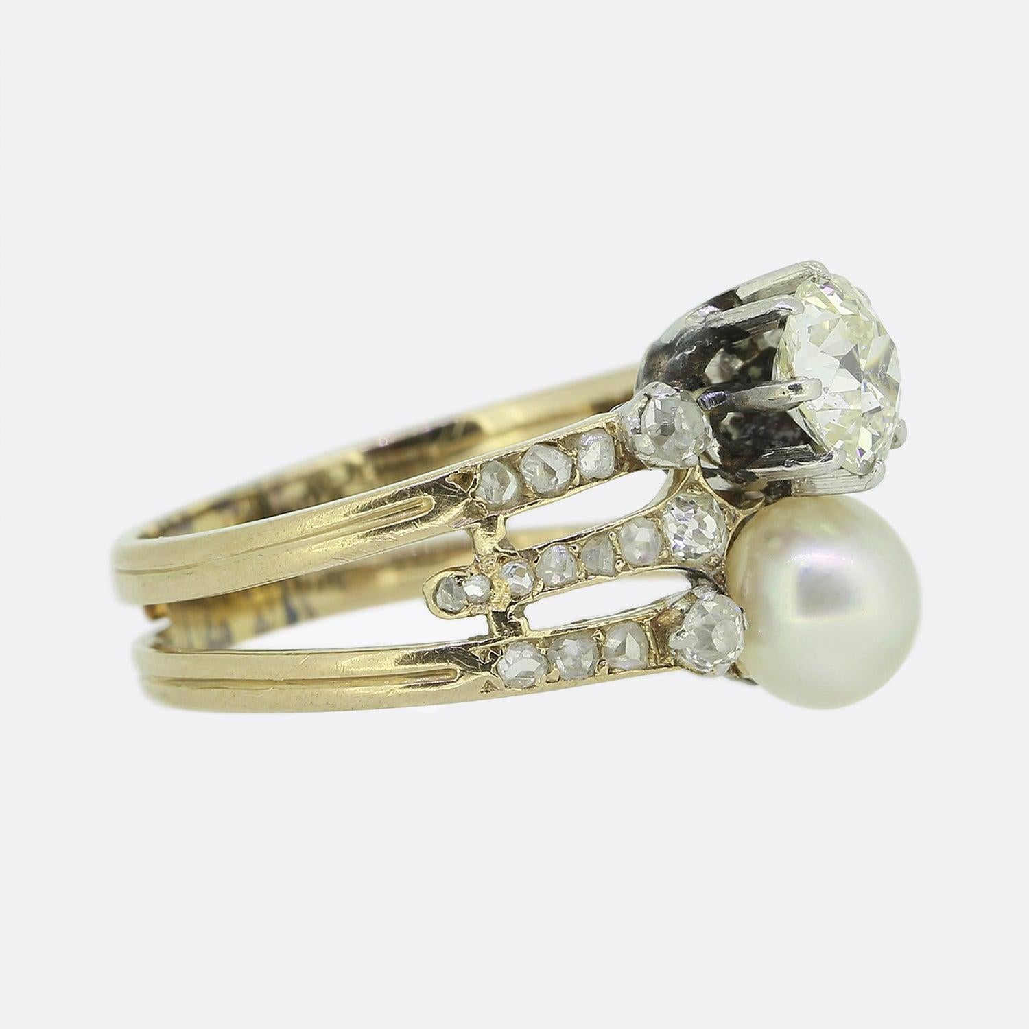 Edoardiano Anello antico con perle e diamanti a tre file in vendita