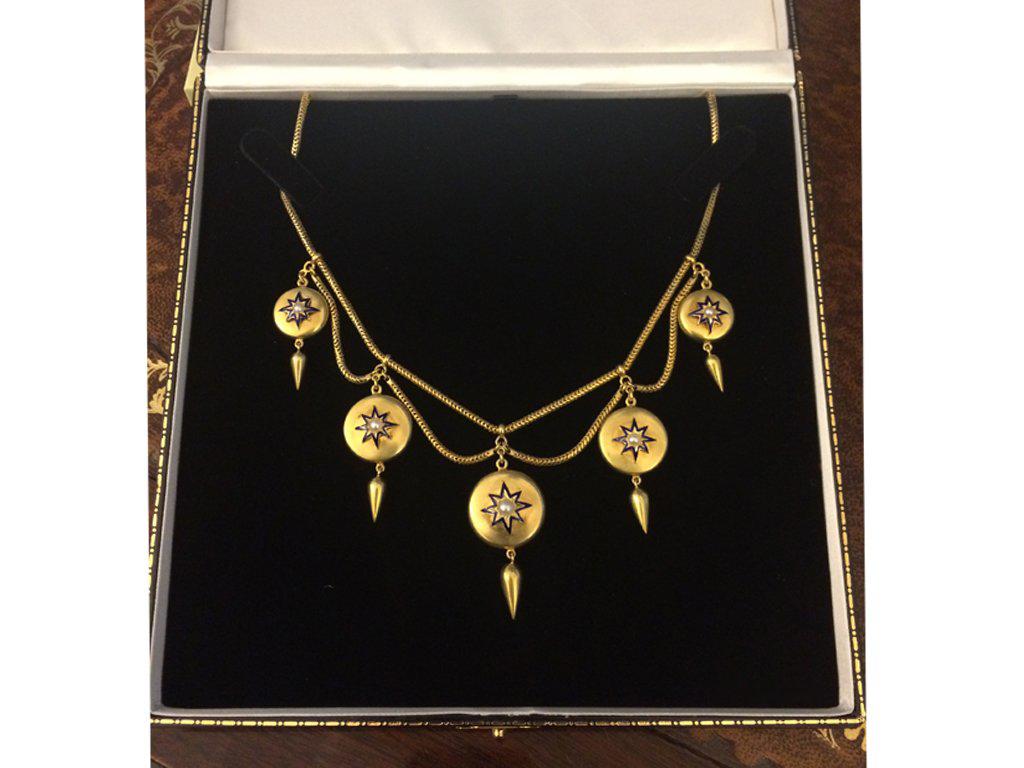 Taglio rotondo Antique Pearl and Enamel Necklace, circa 1865 in vendita