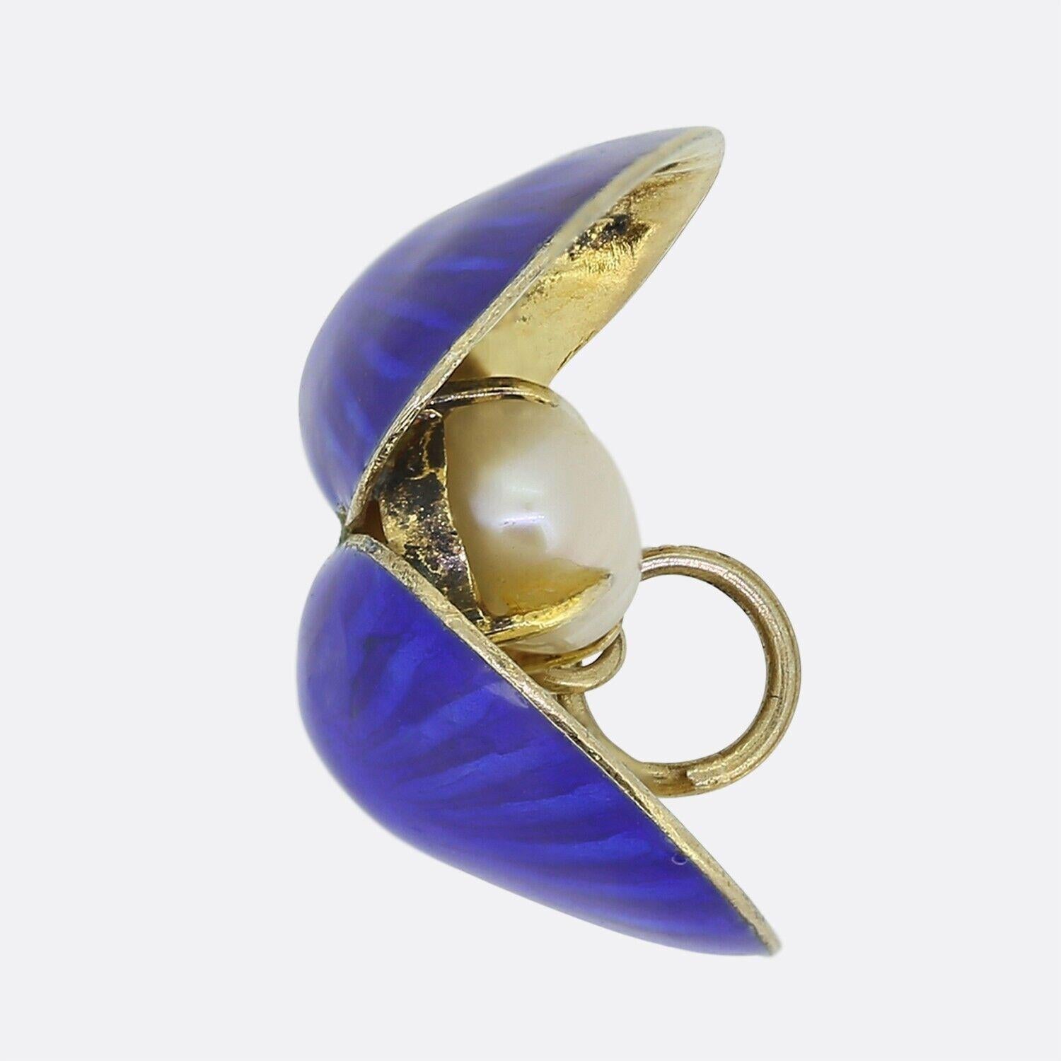 Here we have a 15ct yellow gold pendant which has been crafted into the shape of an open shell. Fantastic bold blue enamel has been expertly applied on the reverse side whilst the shell itself plays host to sizeable baroque pearl in a four clawed