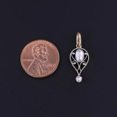 Amuleto de perla antigua de platino y oro de 14k