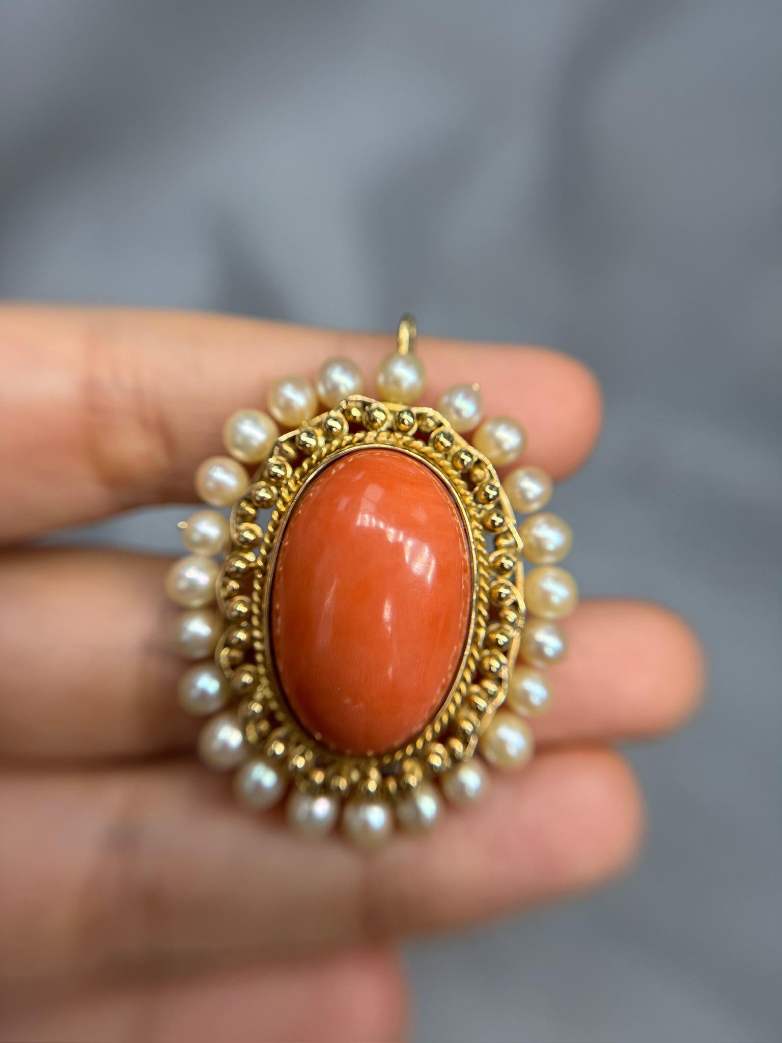 Antique Pearl & Coral Pendant 18k Yellow Gold In Excellent Condition For Sale In New York, NY