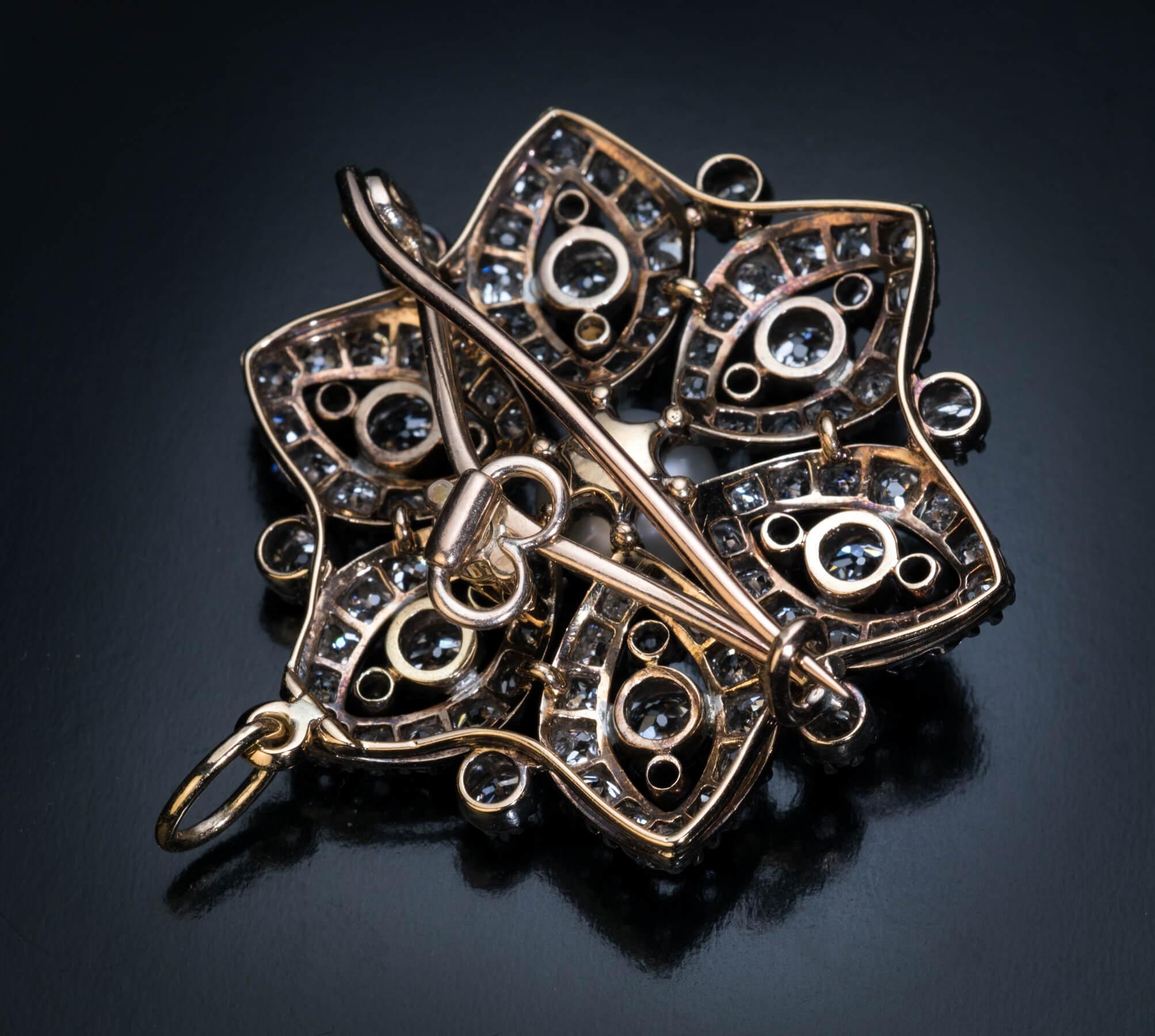Pendentif broche convertible en perles et diamants anciens Pour femmes en vente