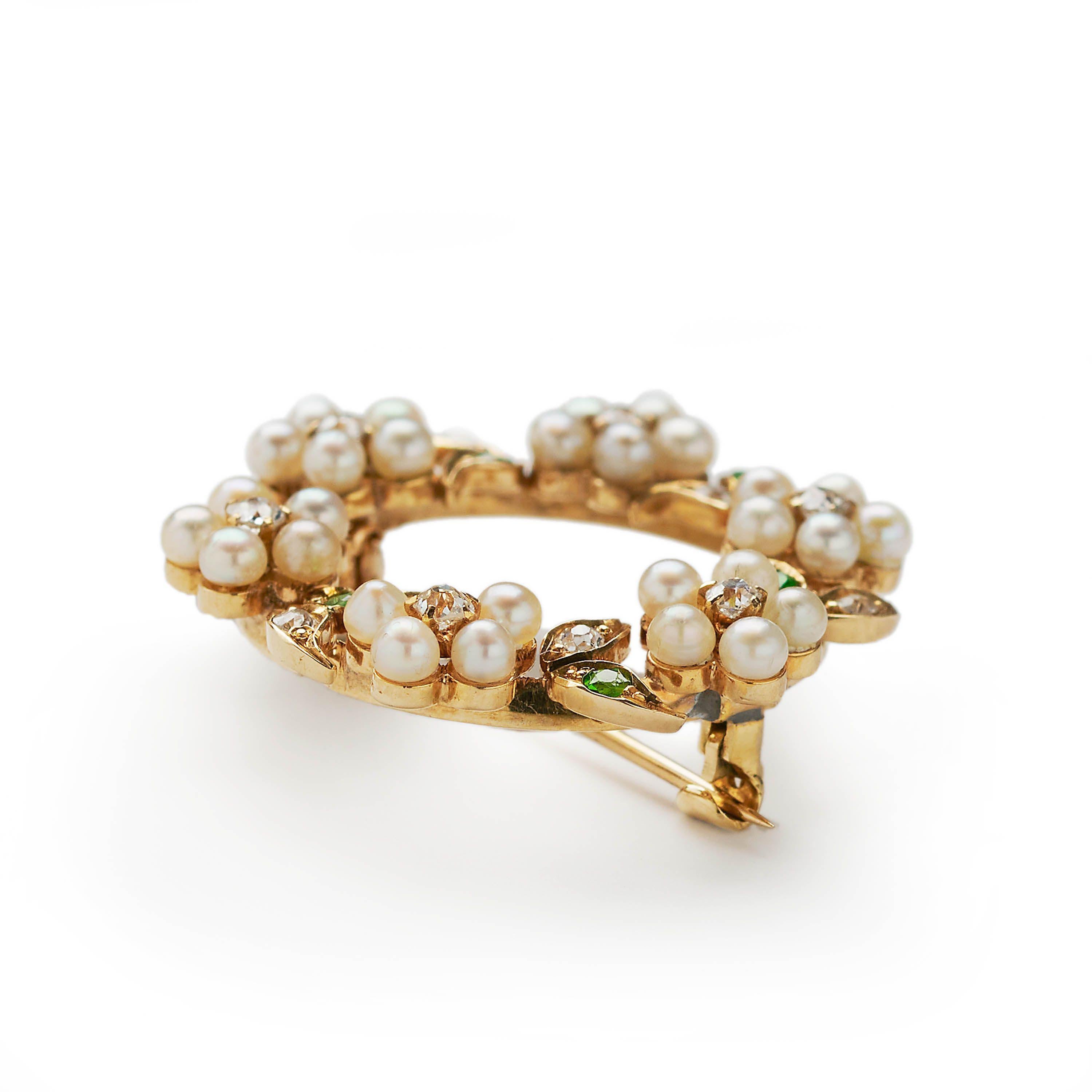 Art déco Broche ancienne en perle, diamant, grenat démantoïde et couronne en or, vers 1920 en vente