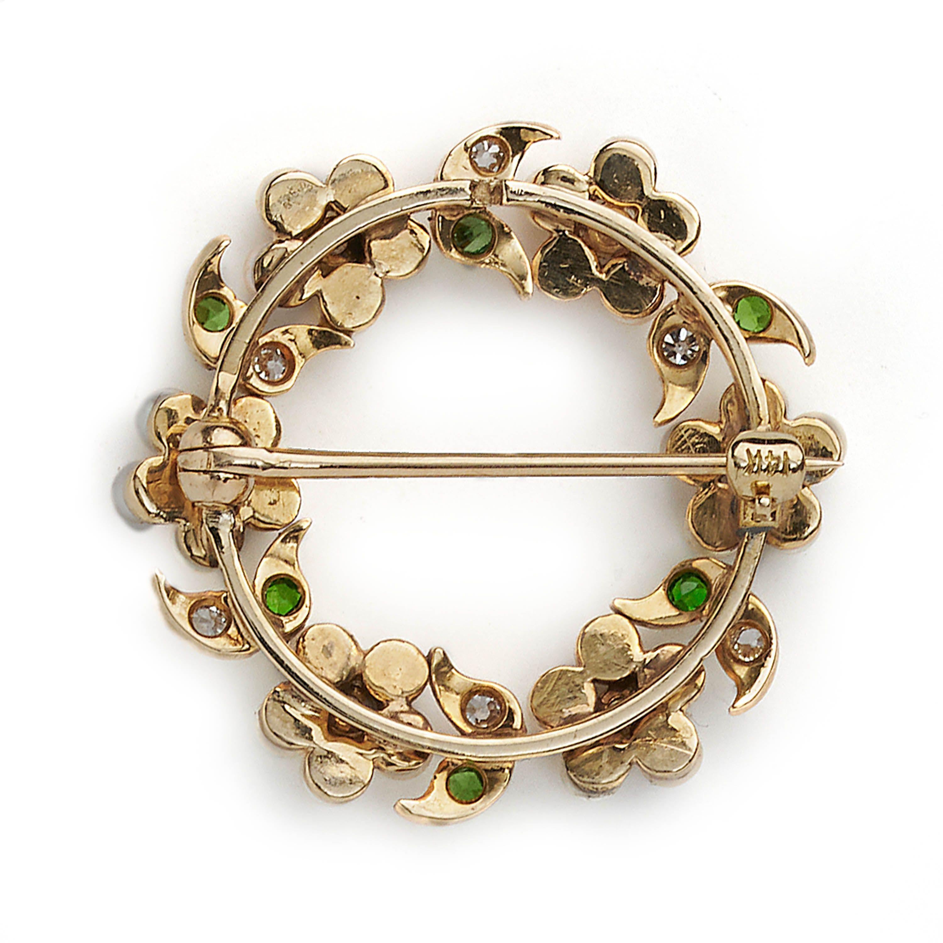 Taille ronde Broche ancienne en perle, diamant, grenat démantoïde et couronne en or, vers 1920 en vente