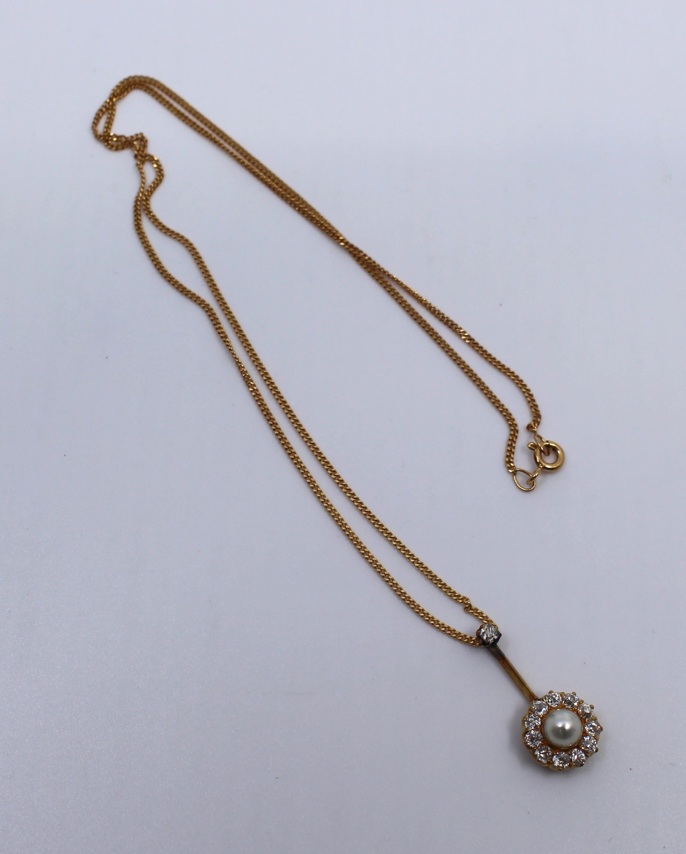 Period:
circa 1910

Composition:
Pearl, diamond and gold

Dimensions (pendant):
1 x 2.5 x 1 cm

Total weight 
4.2 g

Condition:
Very good condition commensurate with age
 

 
Good looking antique pendant set with a single pearl and