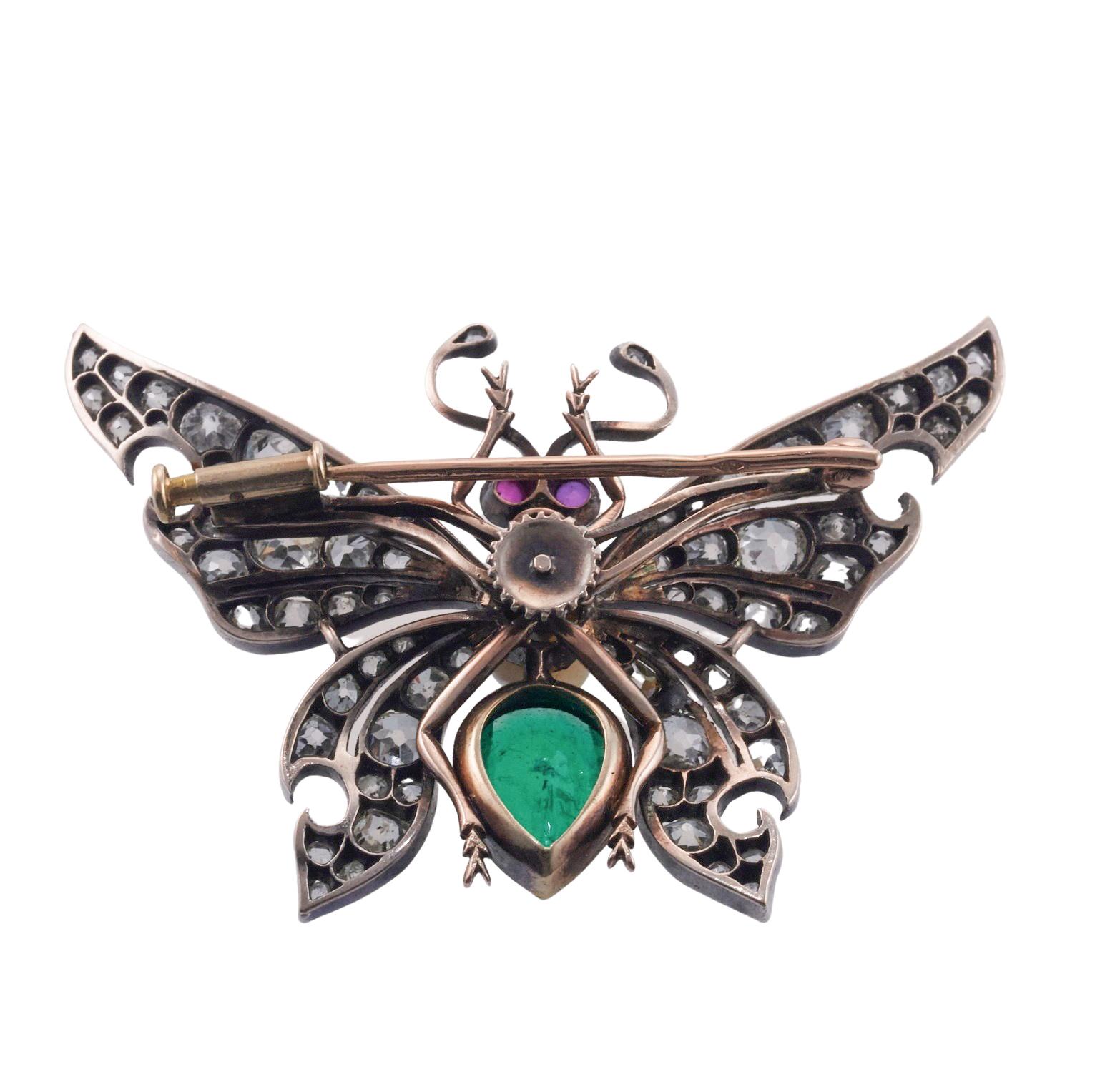 Antike Schmetterlingsbrosche mit Perle, Diamant, Rubin, Smaragd, Gold und Silber  (Alteuropäischer Brillantschliff) im Angebot