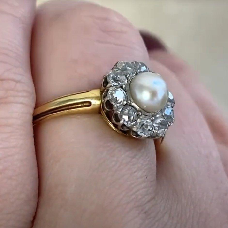 Taglio antico europeo Anello con perla antica in oro giallo, diamante a raggiera (circa 0,7 carati), platino in vendita