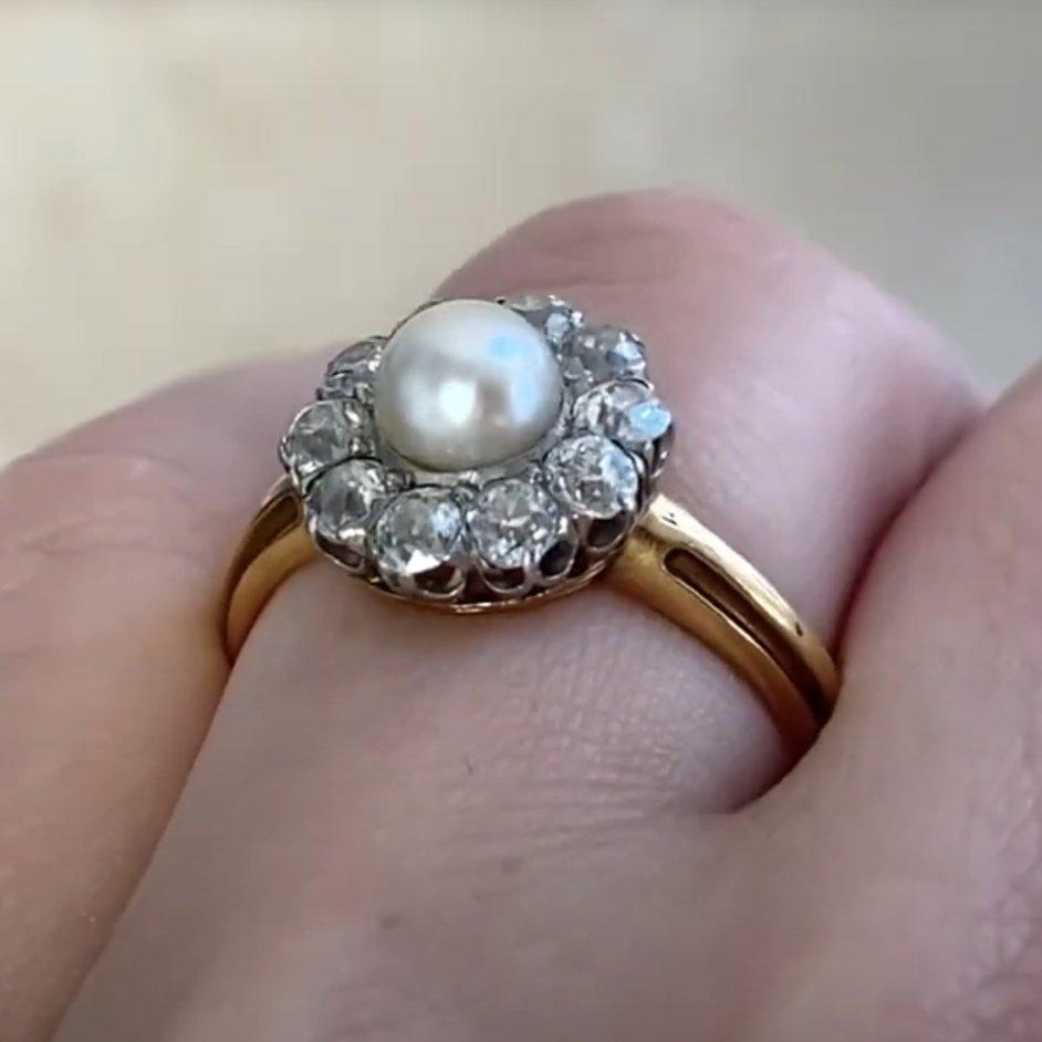 Donna Anello con perla antica in oro giallo, diamante a raggiera (circa 0,7 carati), platino in vendita