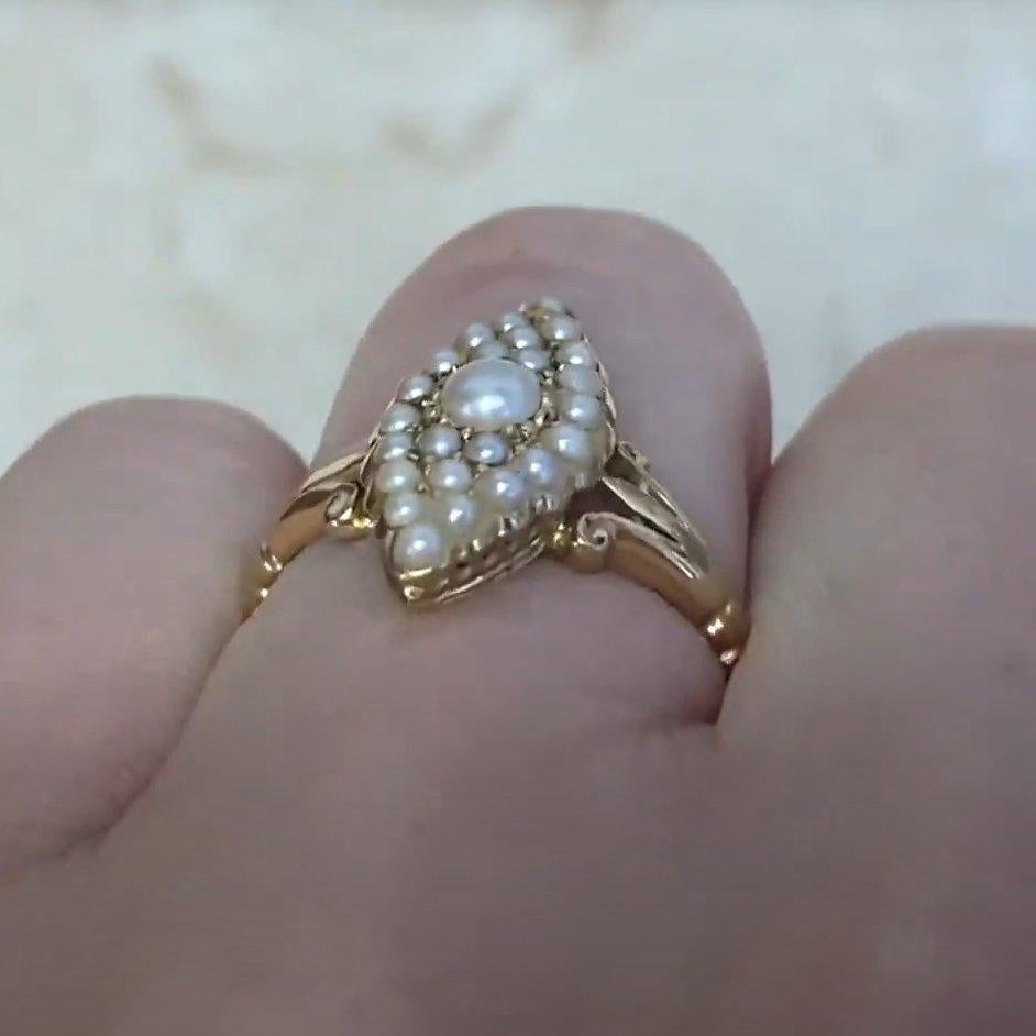 Anillo antiguo de oro amarillo con racimo de perlas Navette, circa 1815 Sin cortar en venta