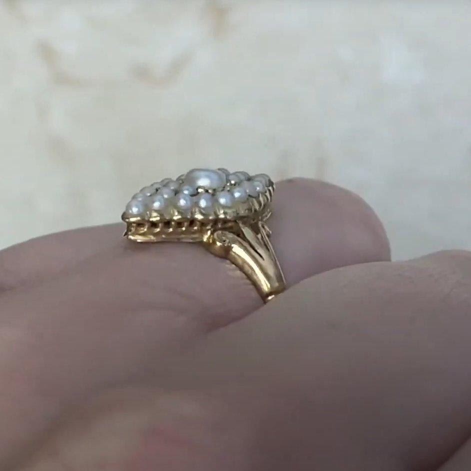 Anillo antiguo de oro amarillo con racimo de perlas Navette, circa 1815 en Excelente estado para la venta en New York, NY