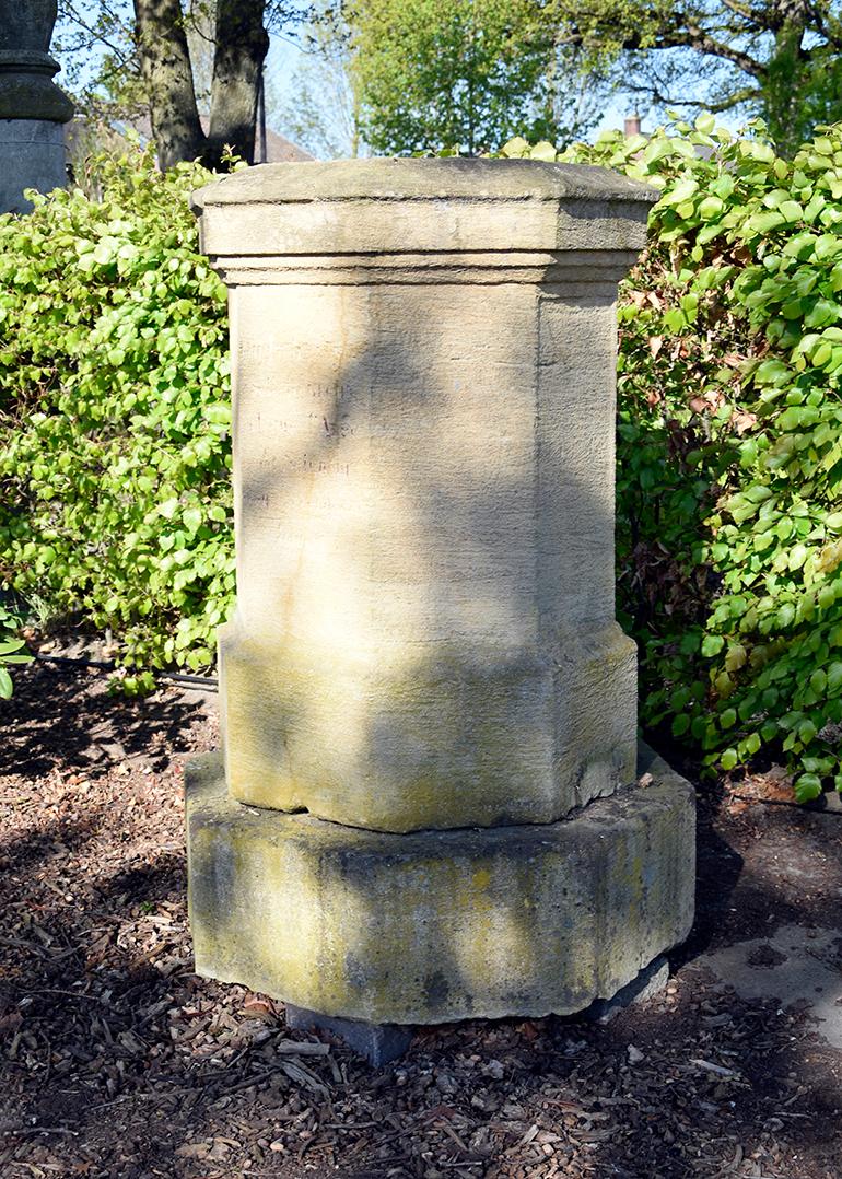 A large antique sandstone pedestal from the 19th century.
With French text written on it.