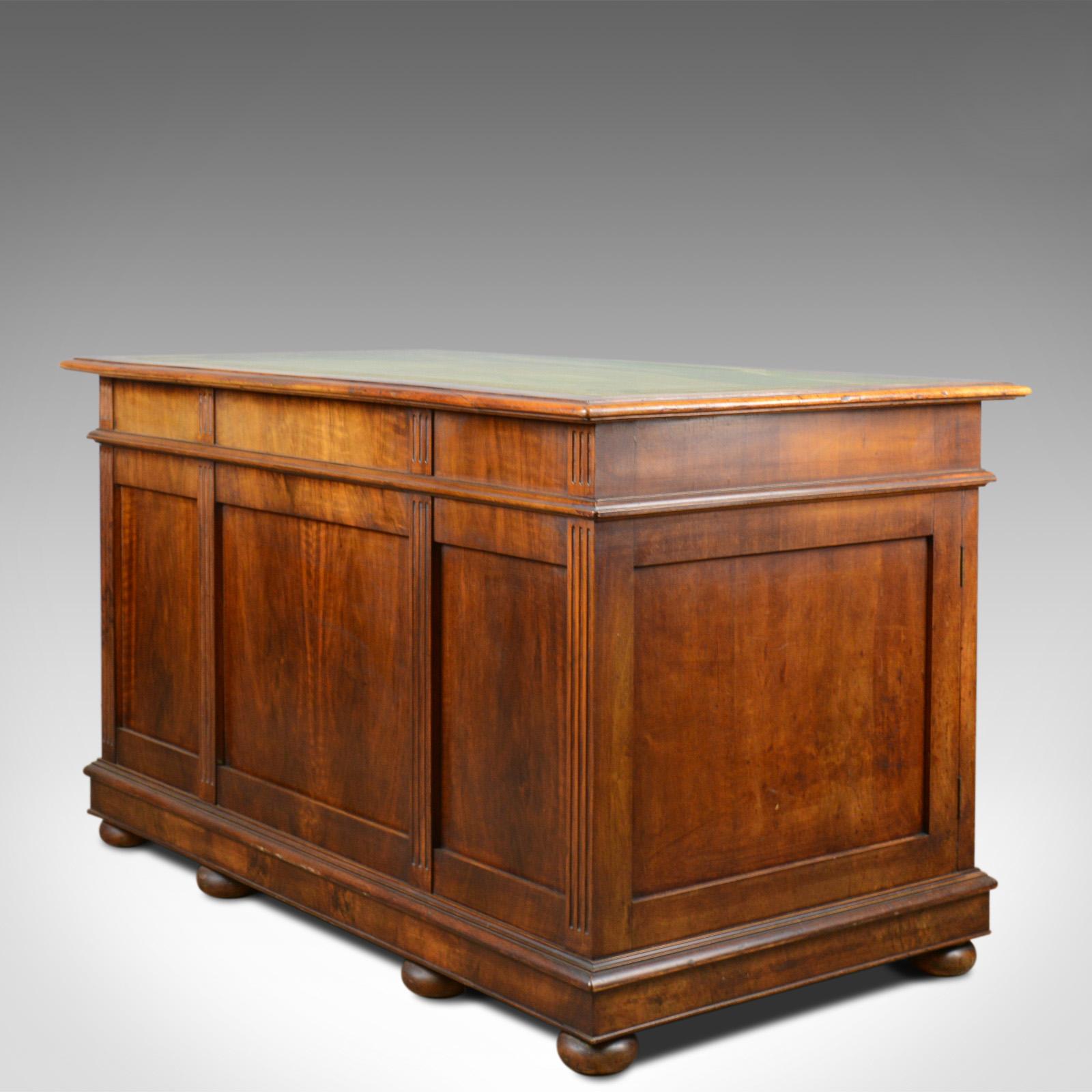 Antique Pedestal Desk, French, 19th Century, Walnut, Leather Top, circa 1880 In Good Condition In Hele, Devon, GB