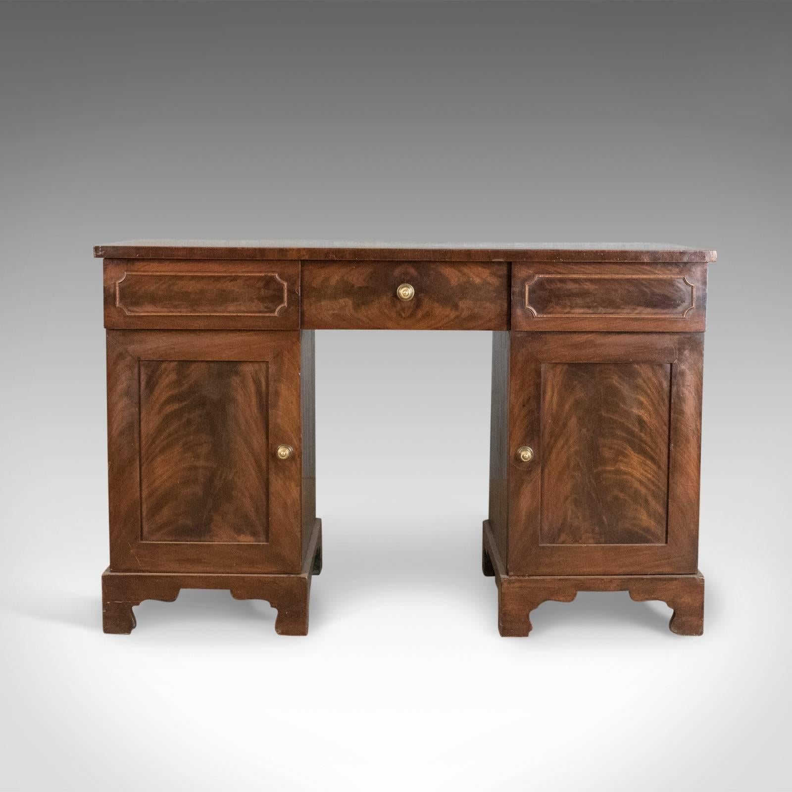This is an antique pedestal desk in flame mahogany, an English, Victorian library piece dating to circa 1850.

Flame mahogany displays a very desirable aged tone
Well figured, crossbanded top offering generous working space
Mid-sized desk with