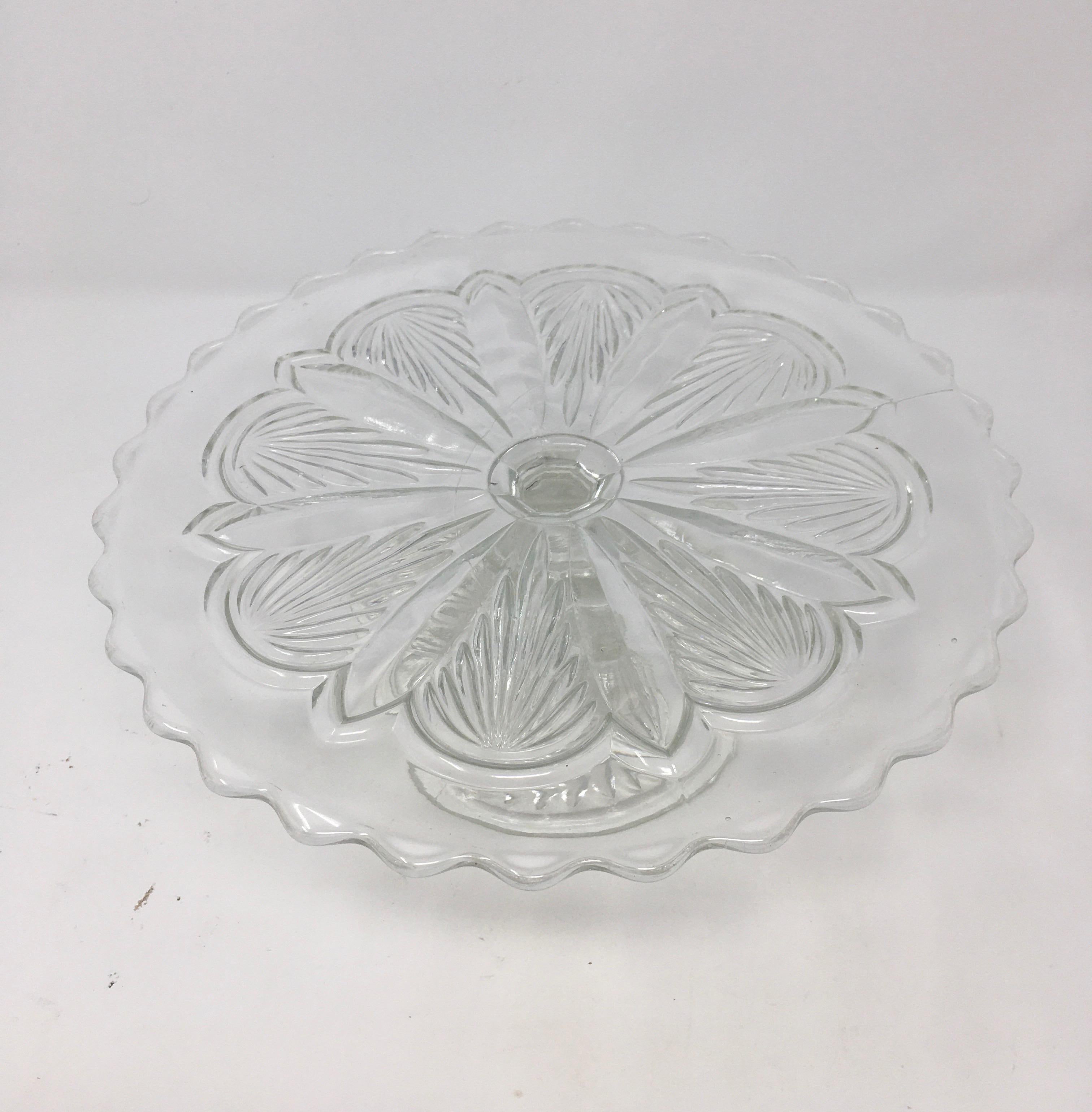 This antique cut glass cake patisserie stand sits on a cut glass pedestal base. Perfect for displaying your culinary confections, this piece’s simple, elegant look will mix with any decor.