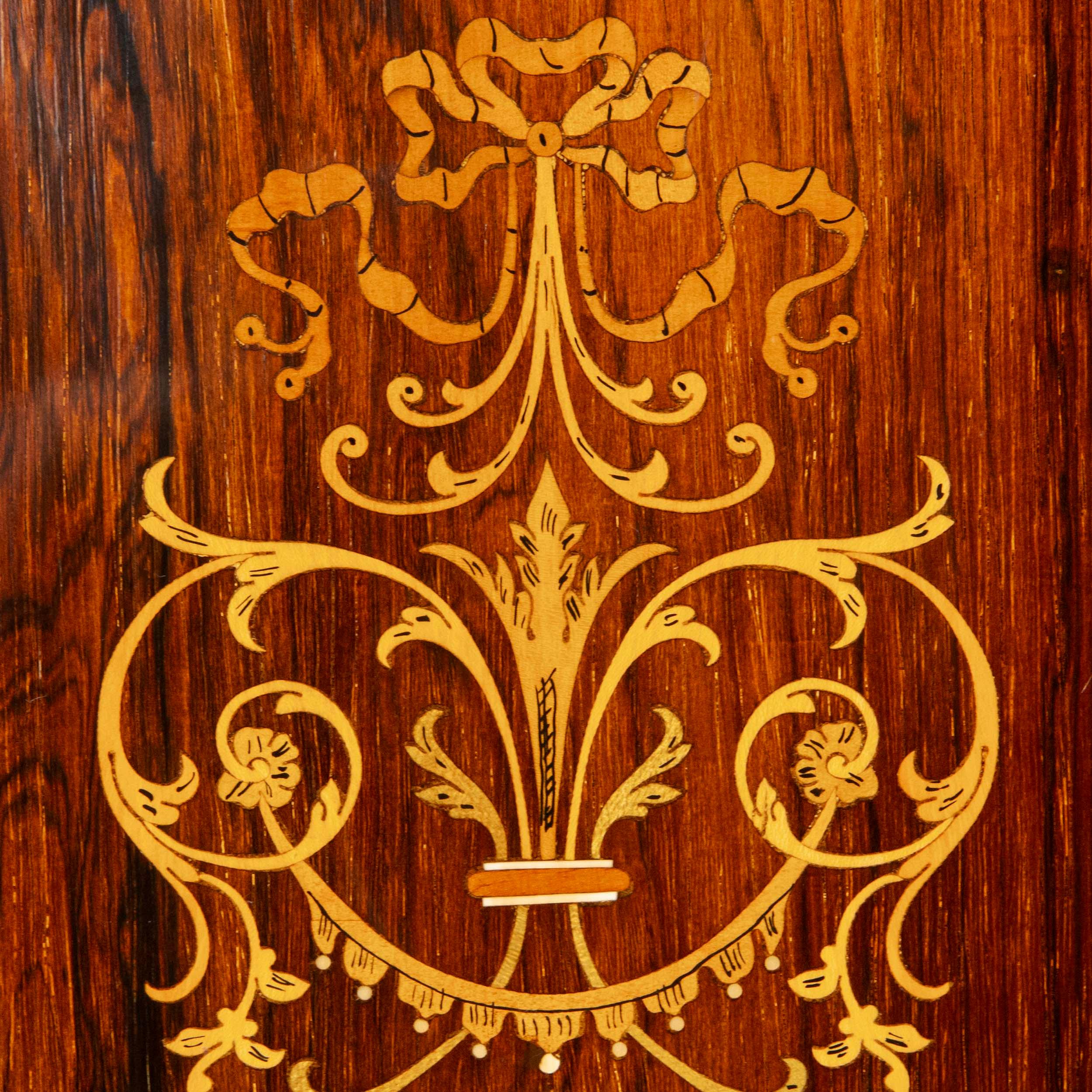 English 19th Century Pedestal Stand in Neoclassical Style