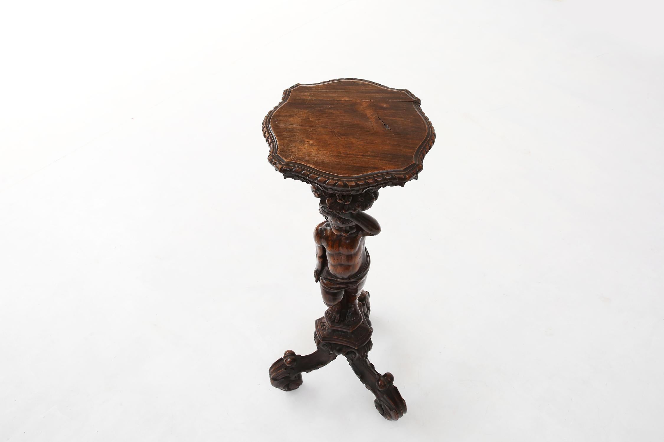 Antique pedestal table with putti Ca.1850 In Good Condition For Sale In Meulebeke, BE