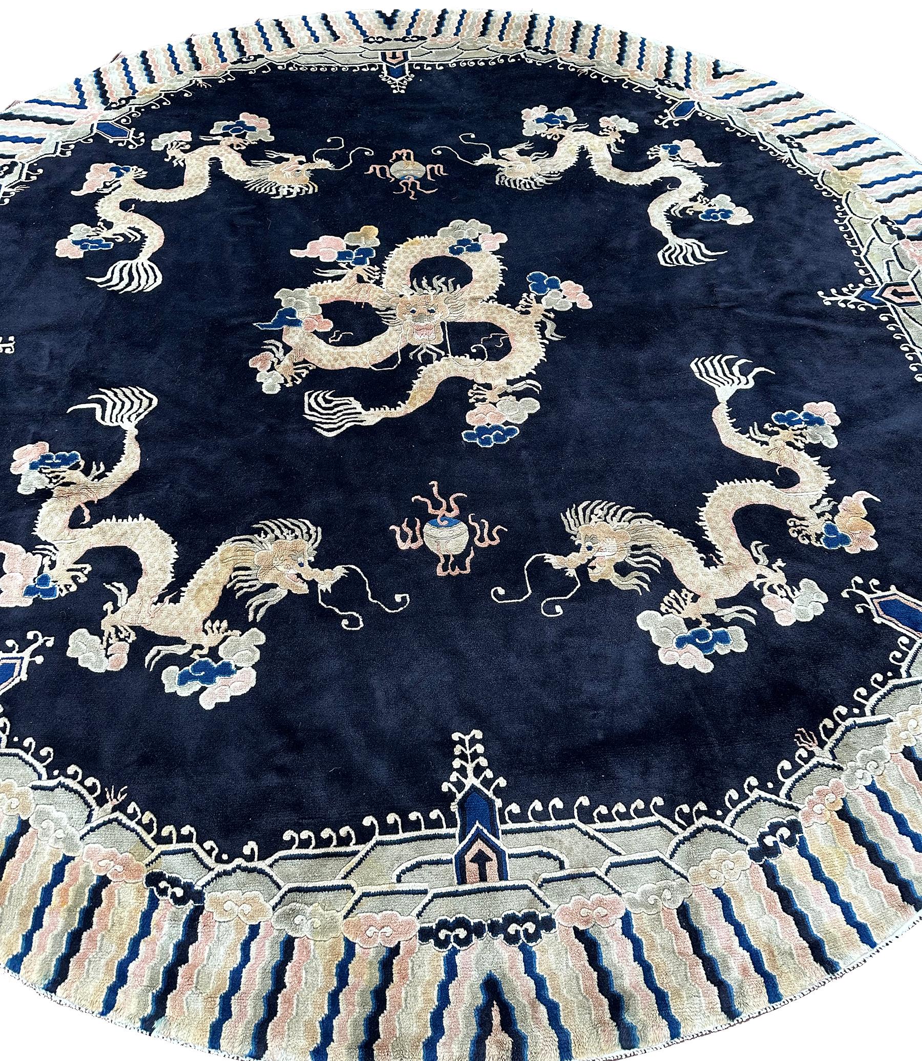 Antiker chinesischer Art déco-Teppich im Pekinger Art déco-Stil mit Drachen 8x8ft rund 244cm x 244cm im Angebot 2