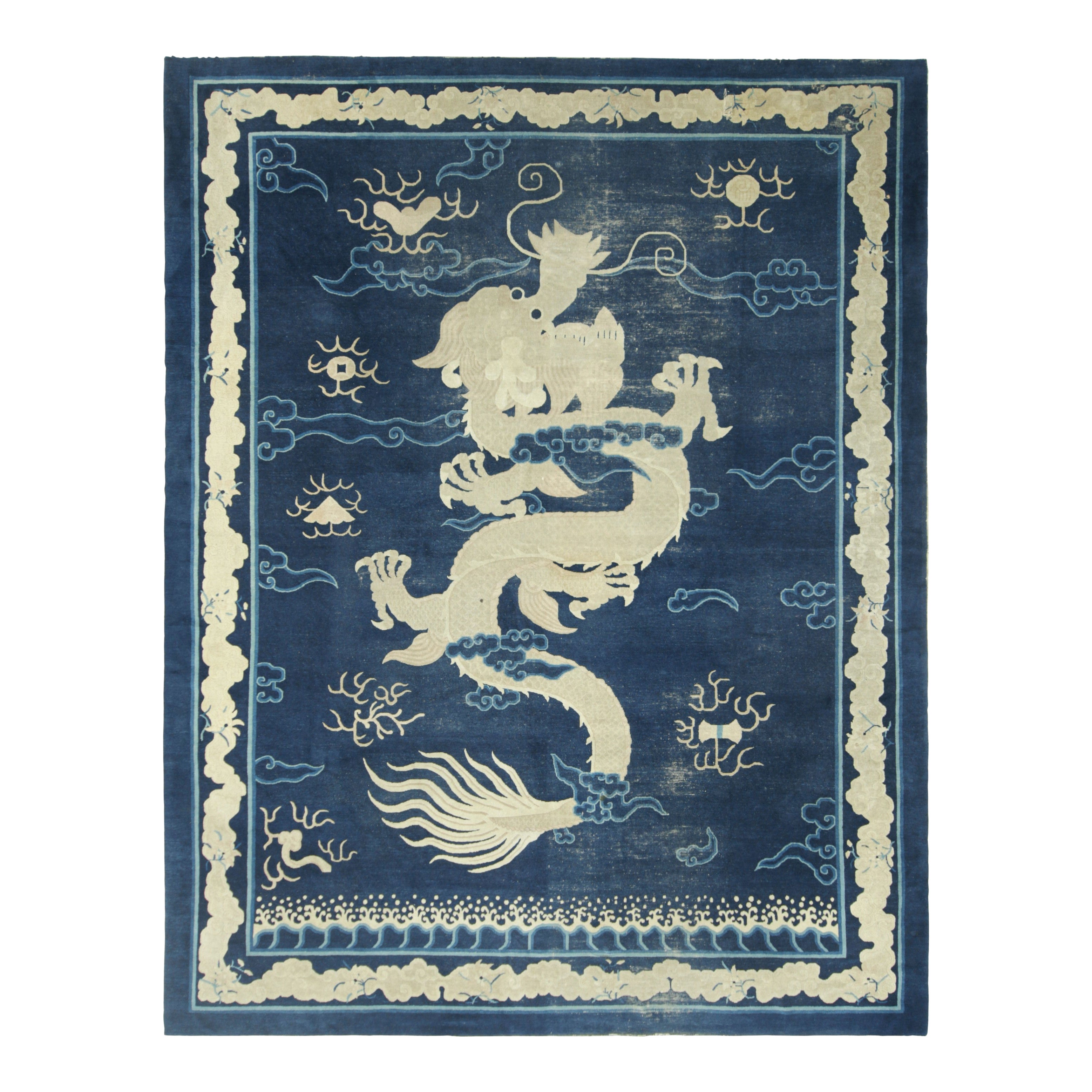 Tappeto antico Art Deco di Pechino in blu con drago pittorico color crema  Rug & Kilim