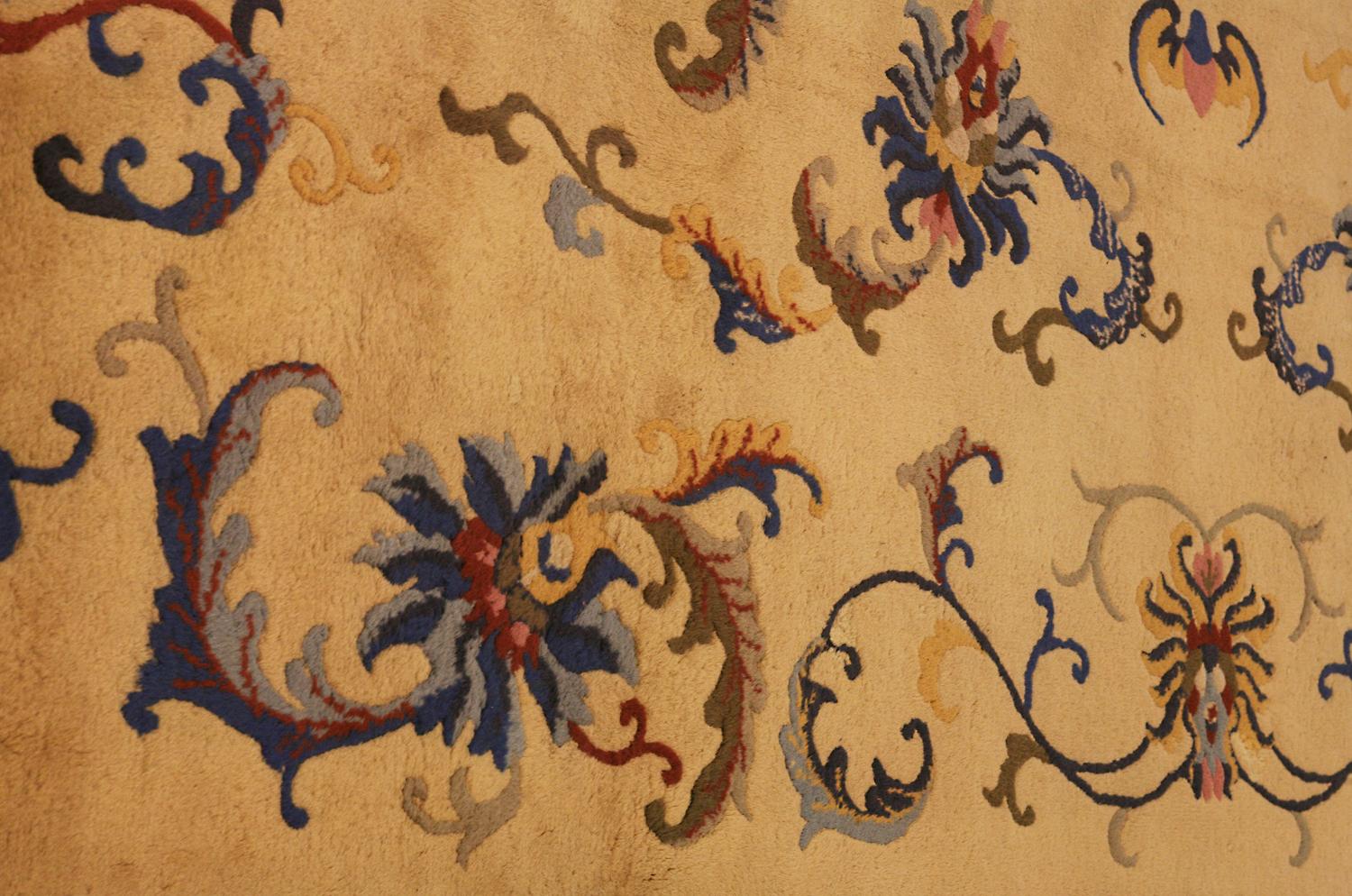 Antiker chinesischer antiker Pekinger Wollteppich im All-Over-Design, ca. 1920 (Chinesisch) im Angebot
