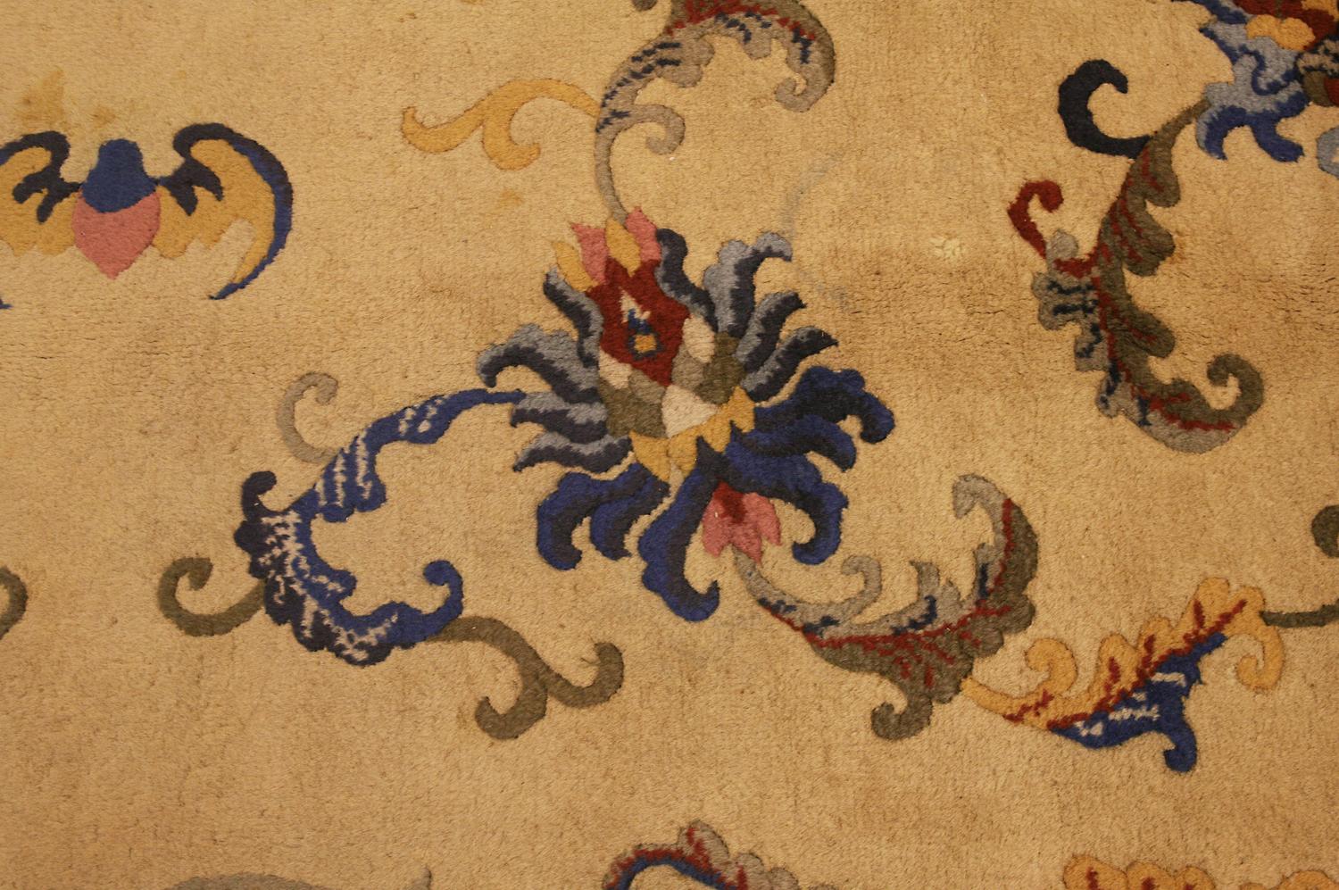 Antiker chinesischer antiker Pekinger Wollteppich im All-Over-Design, ca. 1920 (20. Jahrhundert) im Angebot