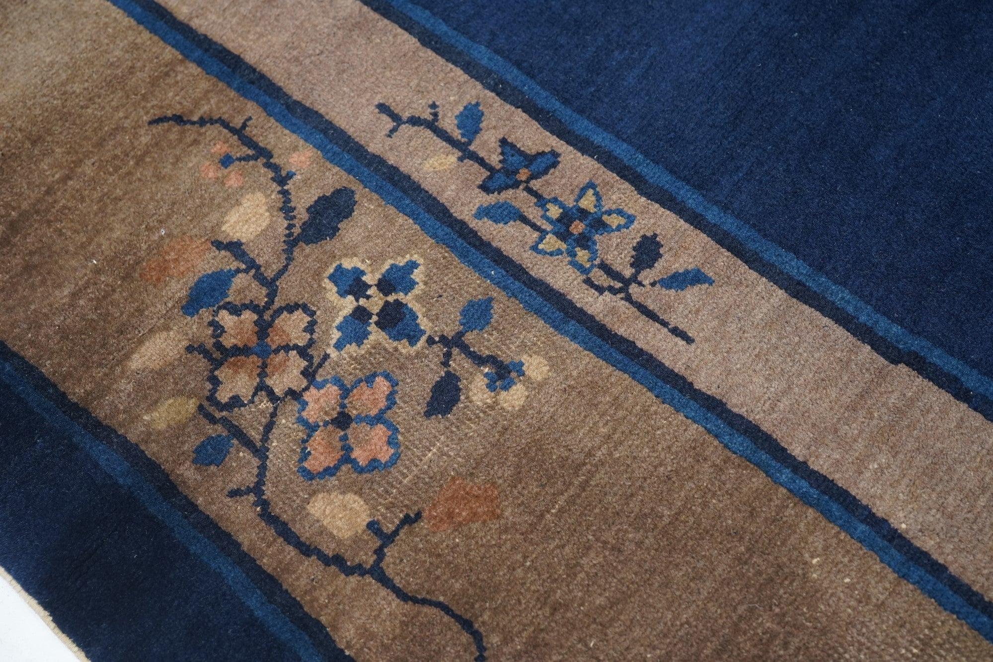 Tapis pékinois ancien 9'1'' x 11'6'' Bon état - En vente à New York, NY