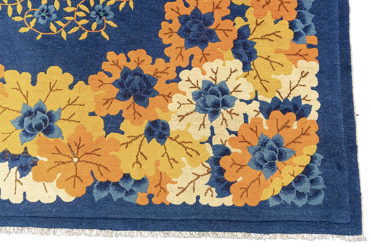 Antique Peking Rug Blue Field In Good Condition For Sale In Ferrara, IT