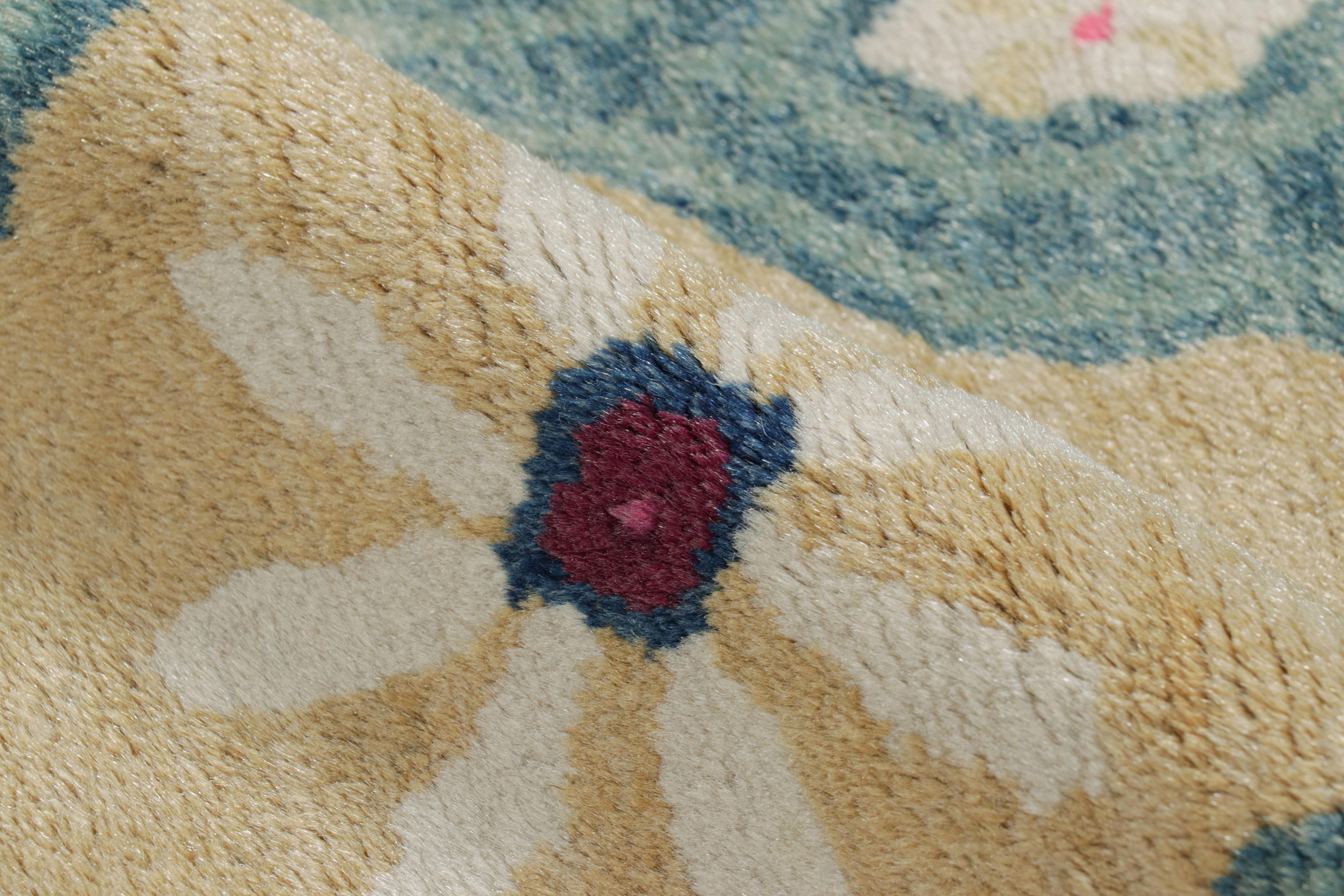 Antiker Peking-Teppich in Blau und Beige mit Blumenmuster (Wolle) im Angebot