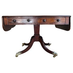 Ancienne table à abattant Pembroke avec tiroirs et couvercles à pieds en laiton moulé