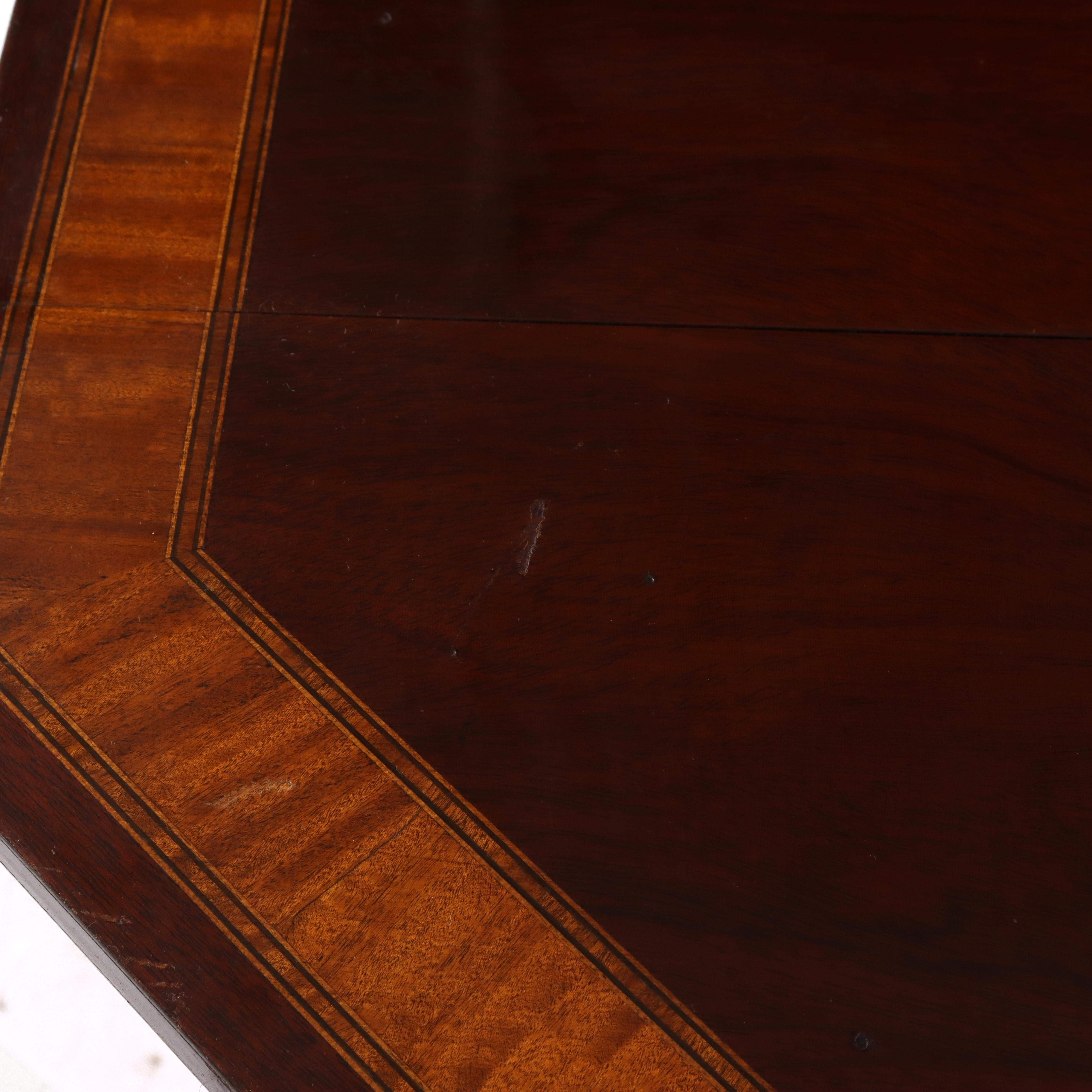 Ancienne table à abattant de style Pembroke en acajou bagué et incrusté, vers 1920 en vente 6