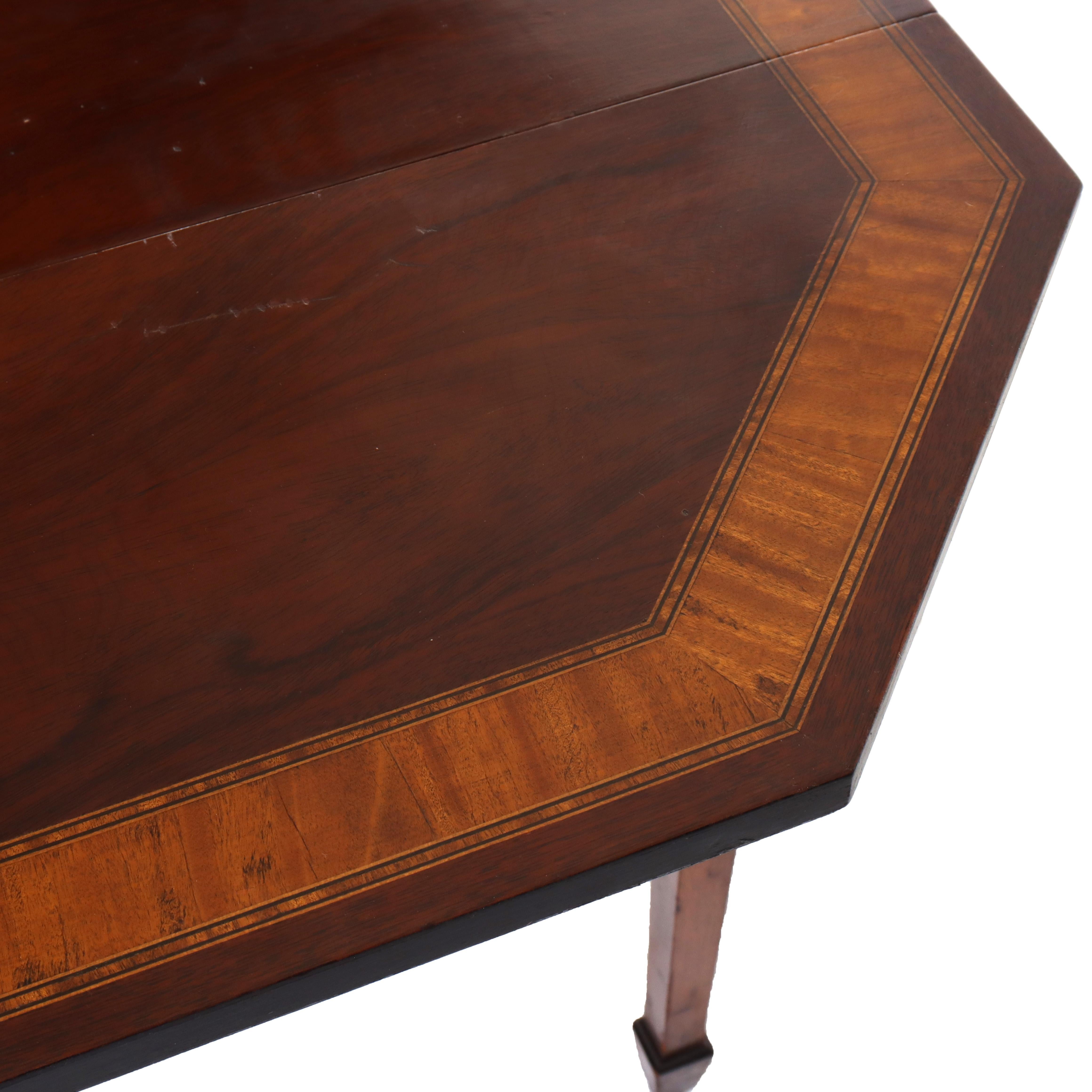 Ancienne table à abattant de style Pembroke en acajou bagué et incrusté, vers 1920 en vente 2