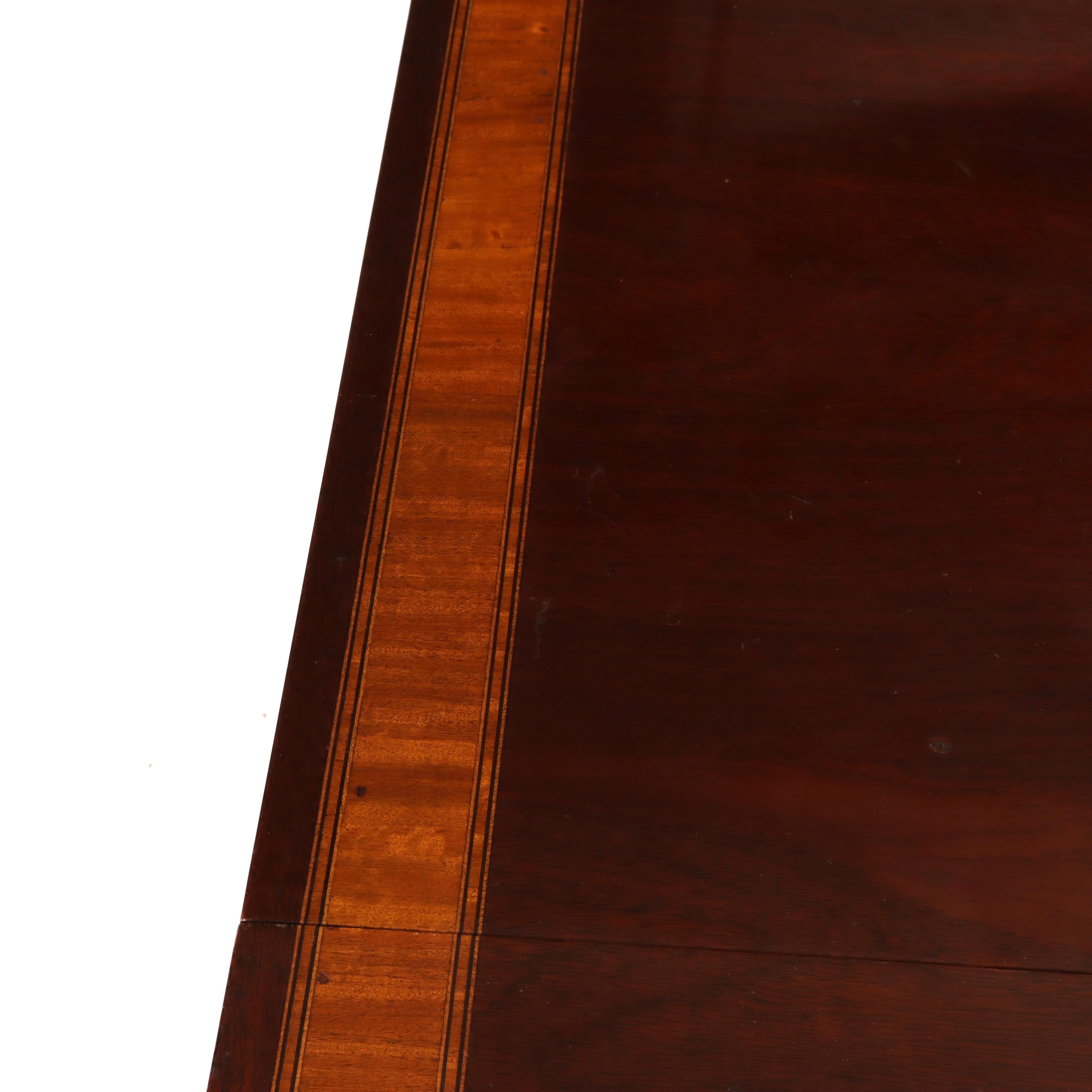 Ancienne table à abattant de style Pembroke en acajou bagué et incrusté, vers 1920 en vente 3