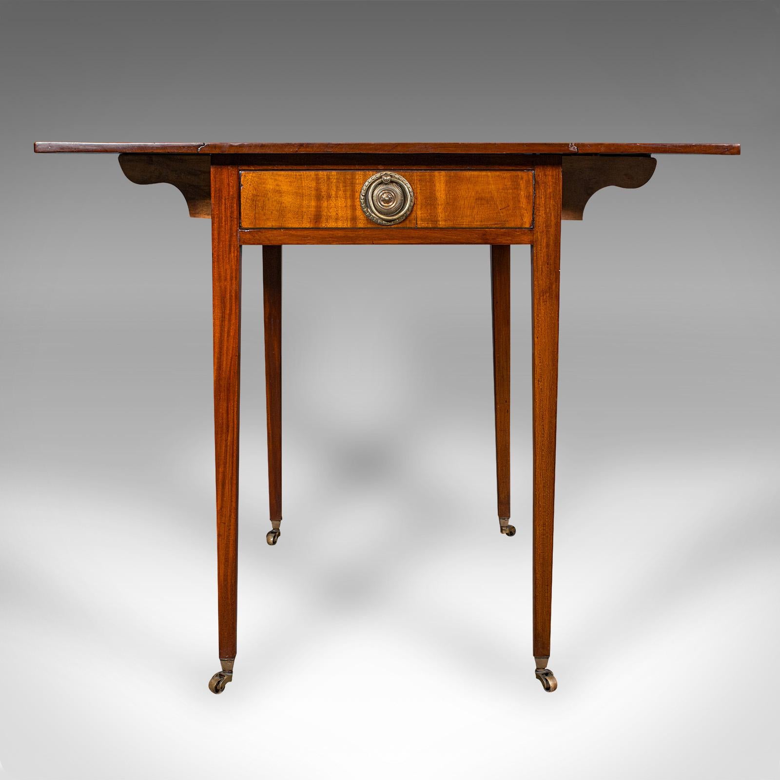 Table Pembroke ancienne, anglaise, à feuilles tombantes, d'appoint, thé, Régence, vers 1820 Bon état - En vente à Hele, Devon, GB