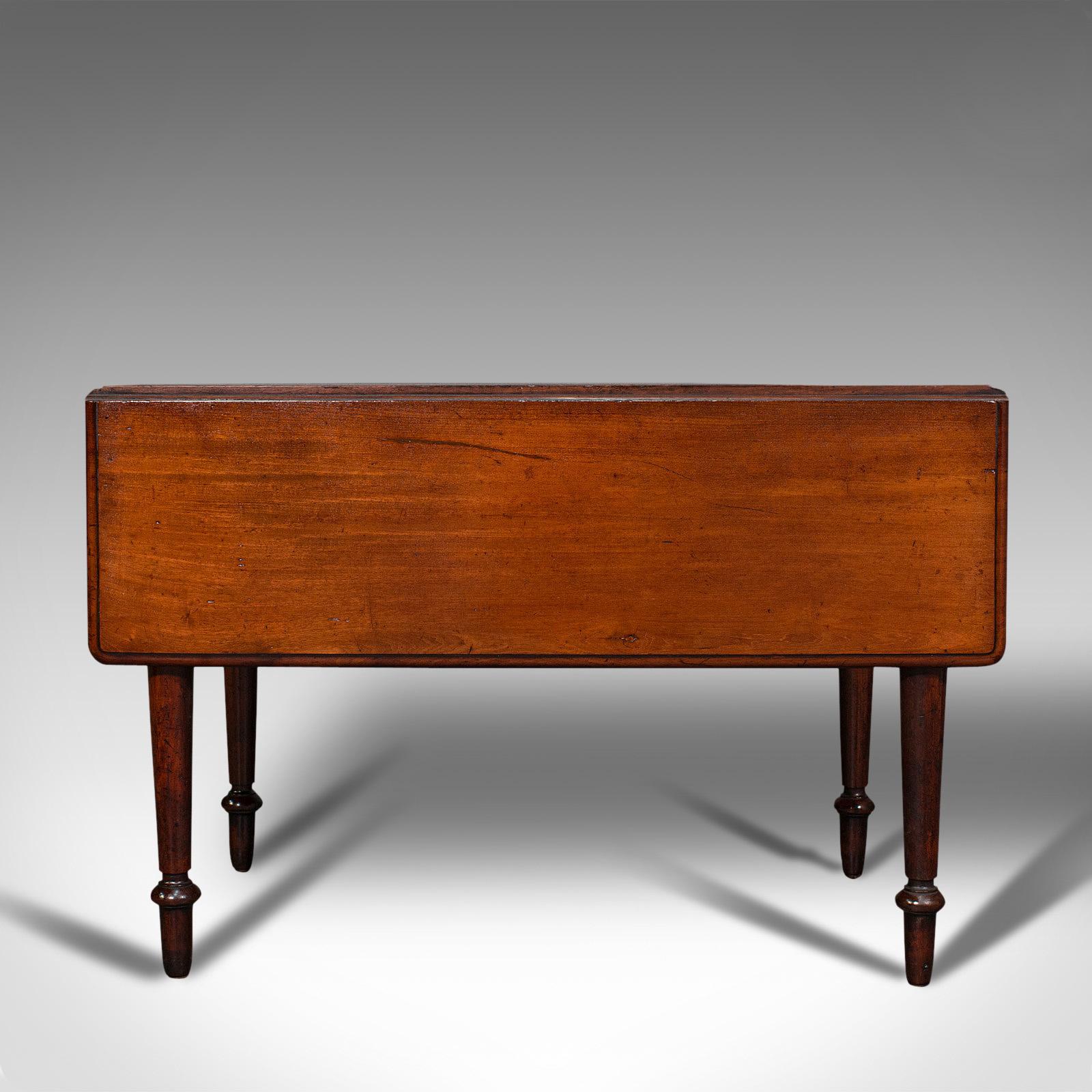 Antique Pembroke Table, English, Mahogany, Extending, Dining, Regency, C.1820 In Good Condition For Sale In Hele, Devon, GB
