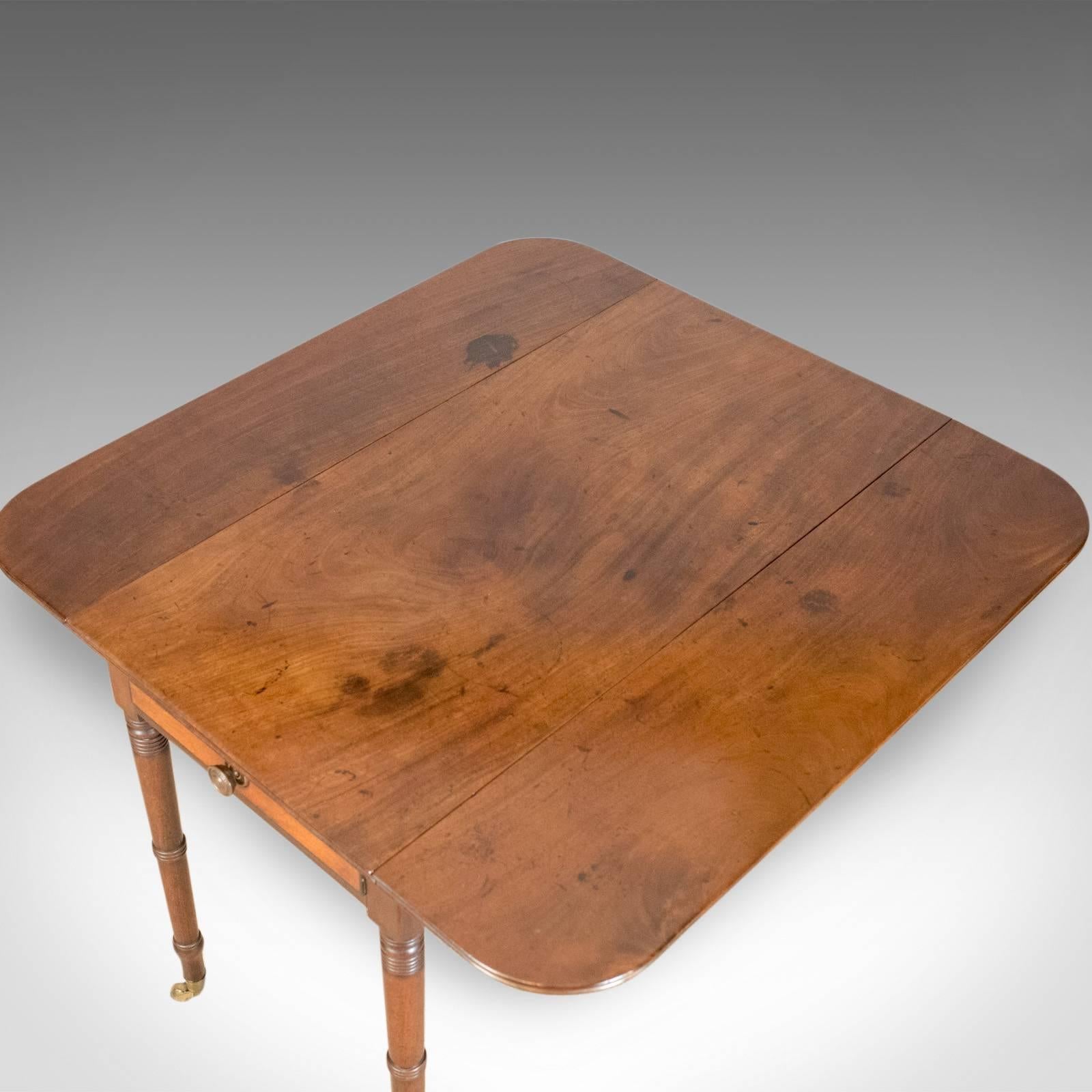 Antique Pembroke Table in Mahogany, English, Georgian, circa 1820 1