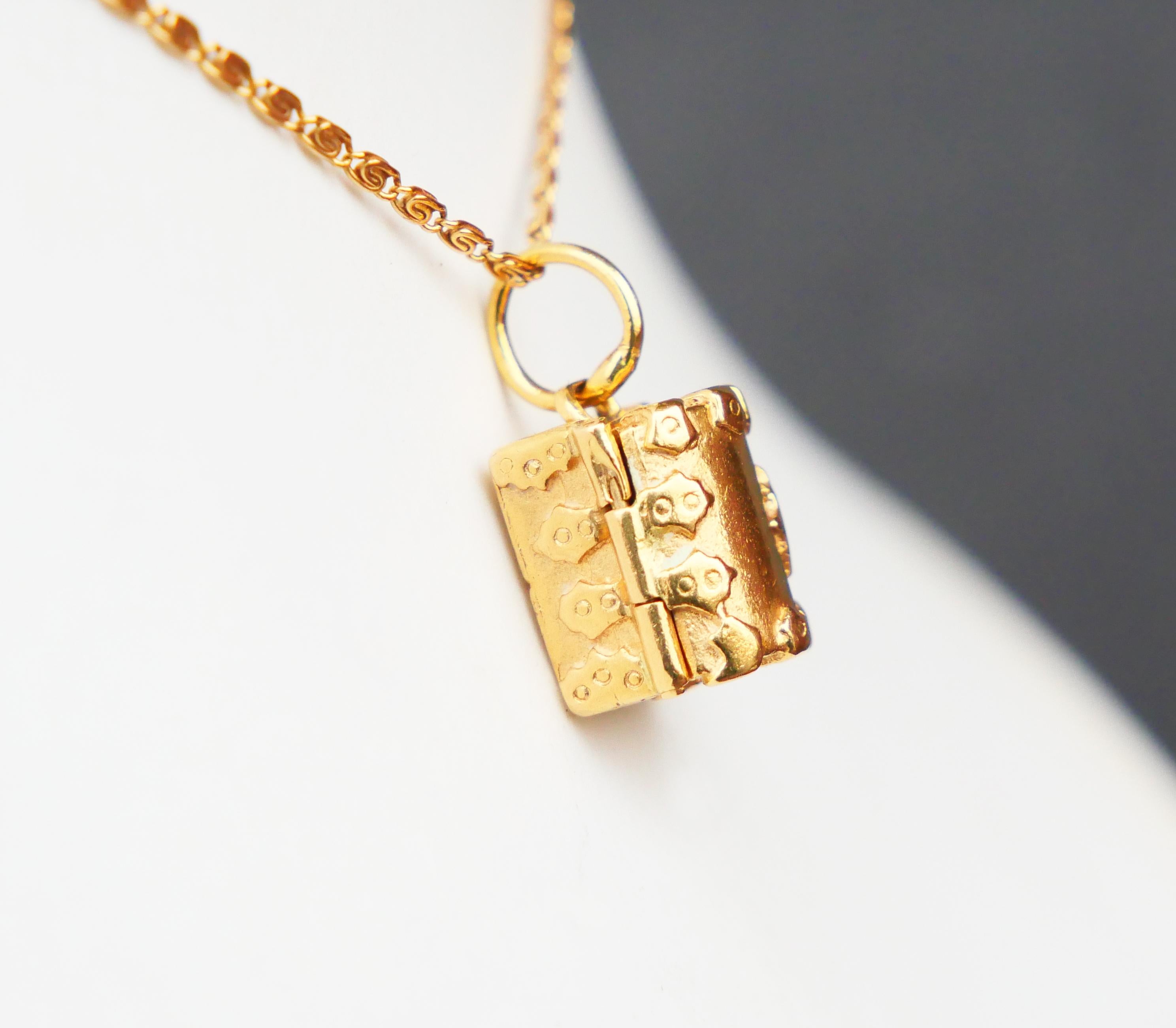 Antique Pendant Charm Treasure Chest solid 18K Gold / 4.4 gr 6