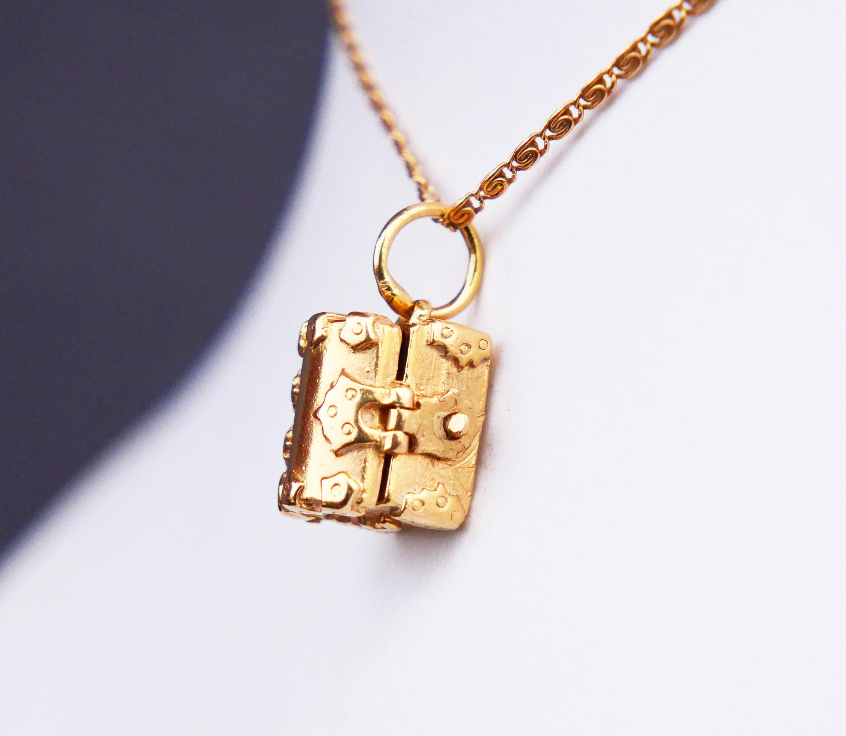 Antique Pendant Charm Treasure Chest solid 18K Gold / 4.4 gr 1