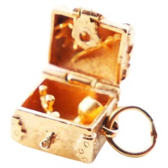 Antique Pendant Charm Treasure Chest solid 18K Gold / 4.4 gr