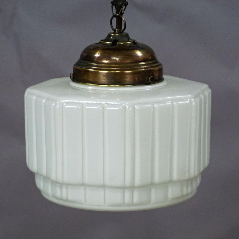 An antique pendant lamp - a white opaline glass shade with ribbed decor and a very nice brass and metal suspension. Germany, circa 1920. Cabling renewed, working order. With international E27 base lamp holder.

Measures: height 24.8