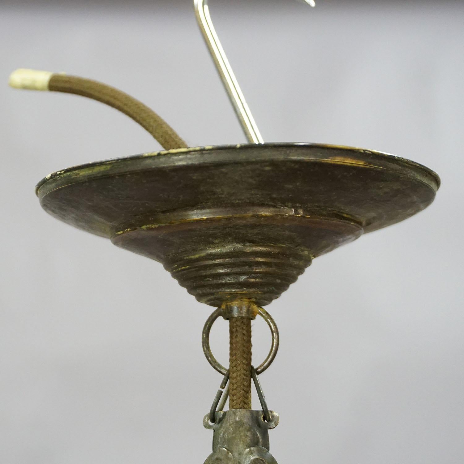Antike Pendelleuchte mit großem weißem Glasschirm, ca. 1920 im Zustand „Gut“ im Angebot in Berghuelen, DE