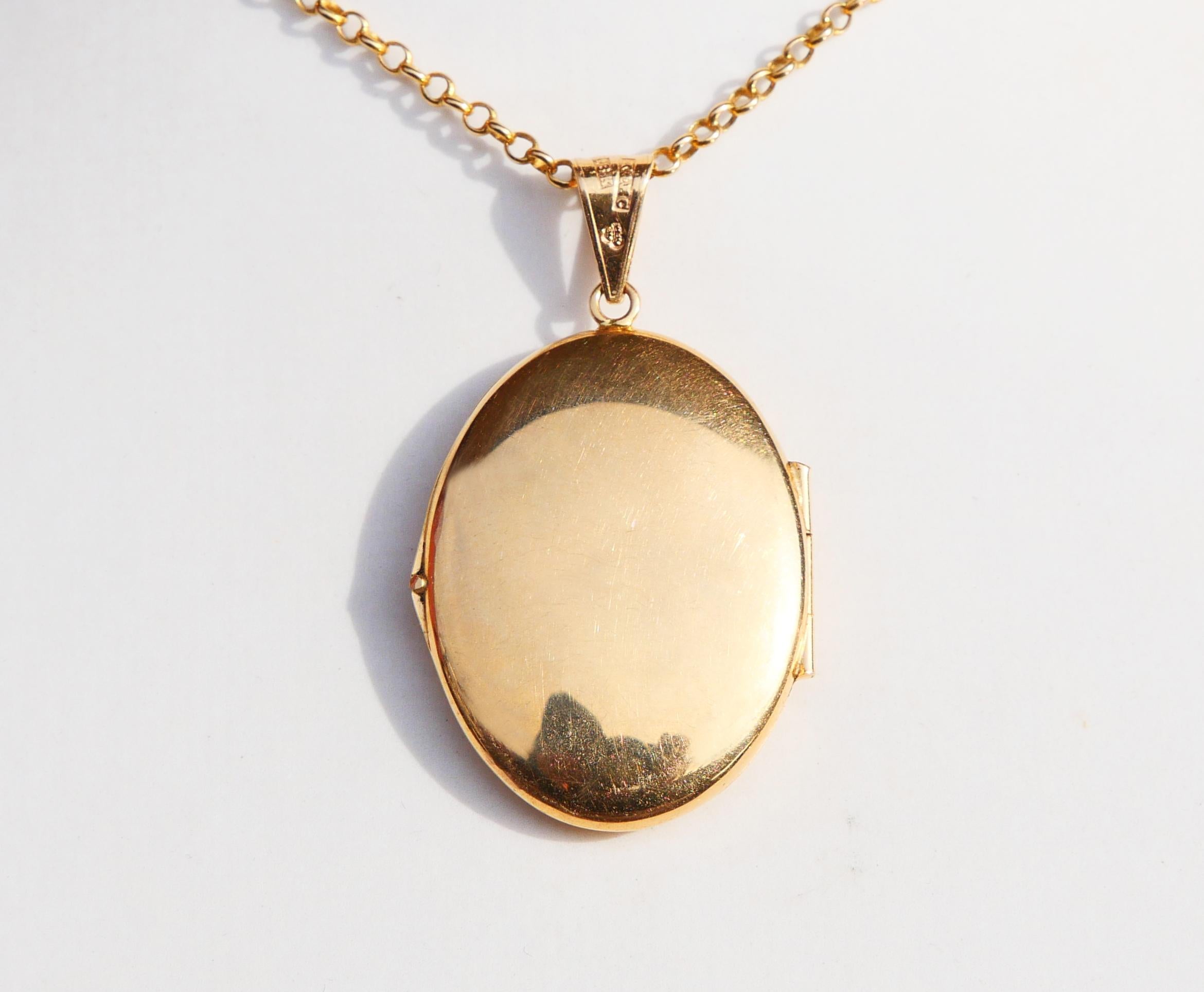 Antique Pendant Picture Locket solid 18K Yellow Gold / 6.72 gr For Sale 1
