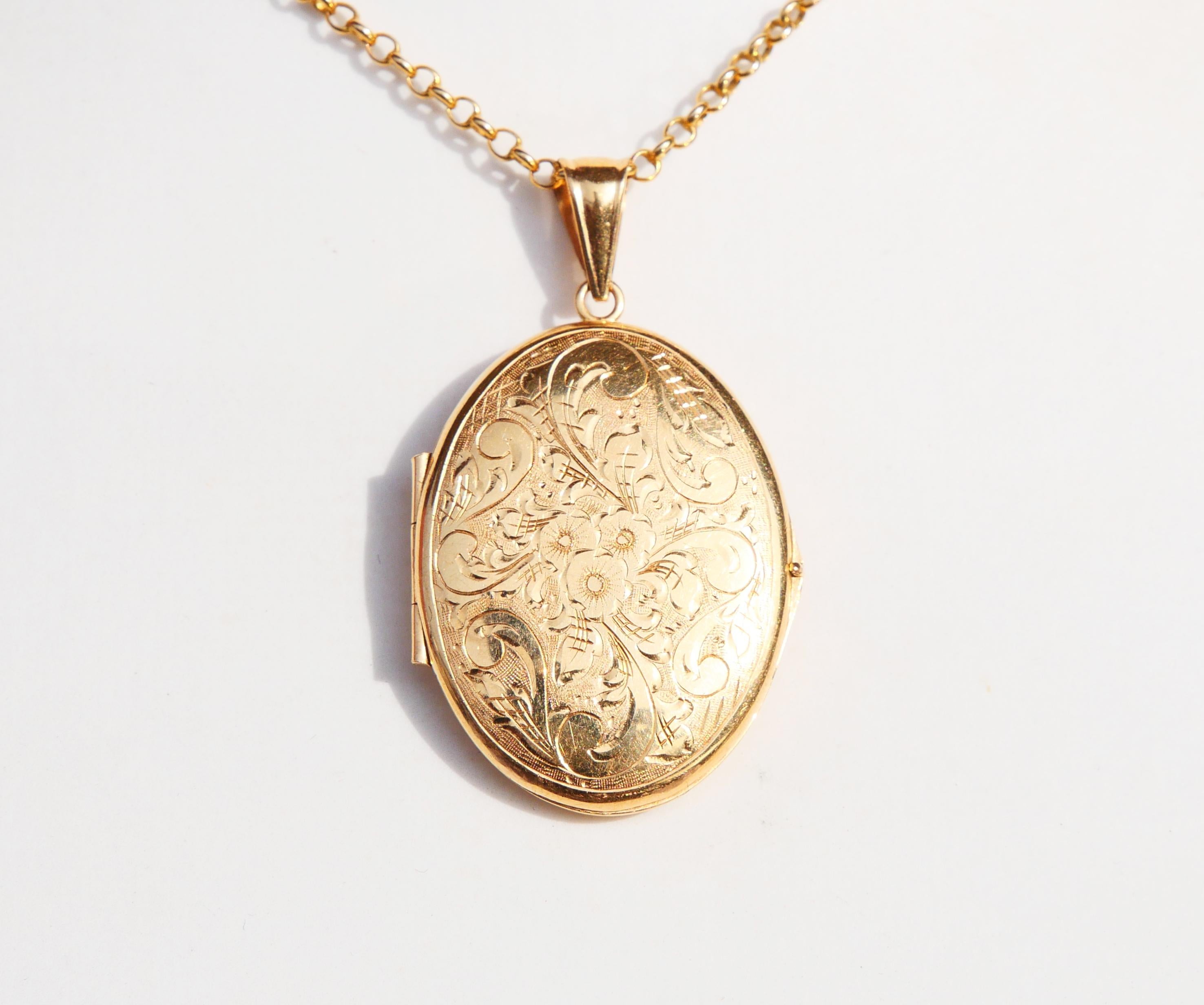 Antique Pendant Picture Locket solid 18K Yellow Gold / 6.72 gr For Sale 5