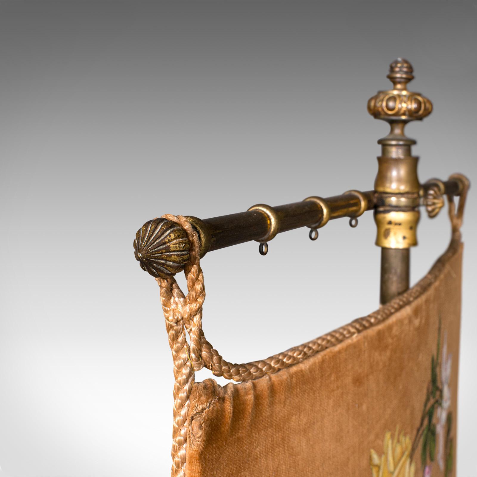 Antique Pendant Pole Screen, English Walnut, Fireside, Decorative Stand, Regency For Sale 1