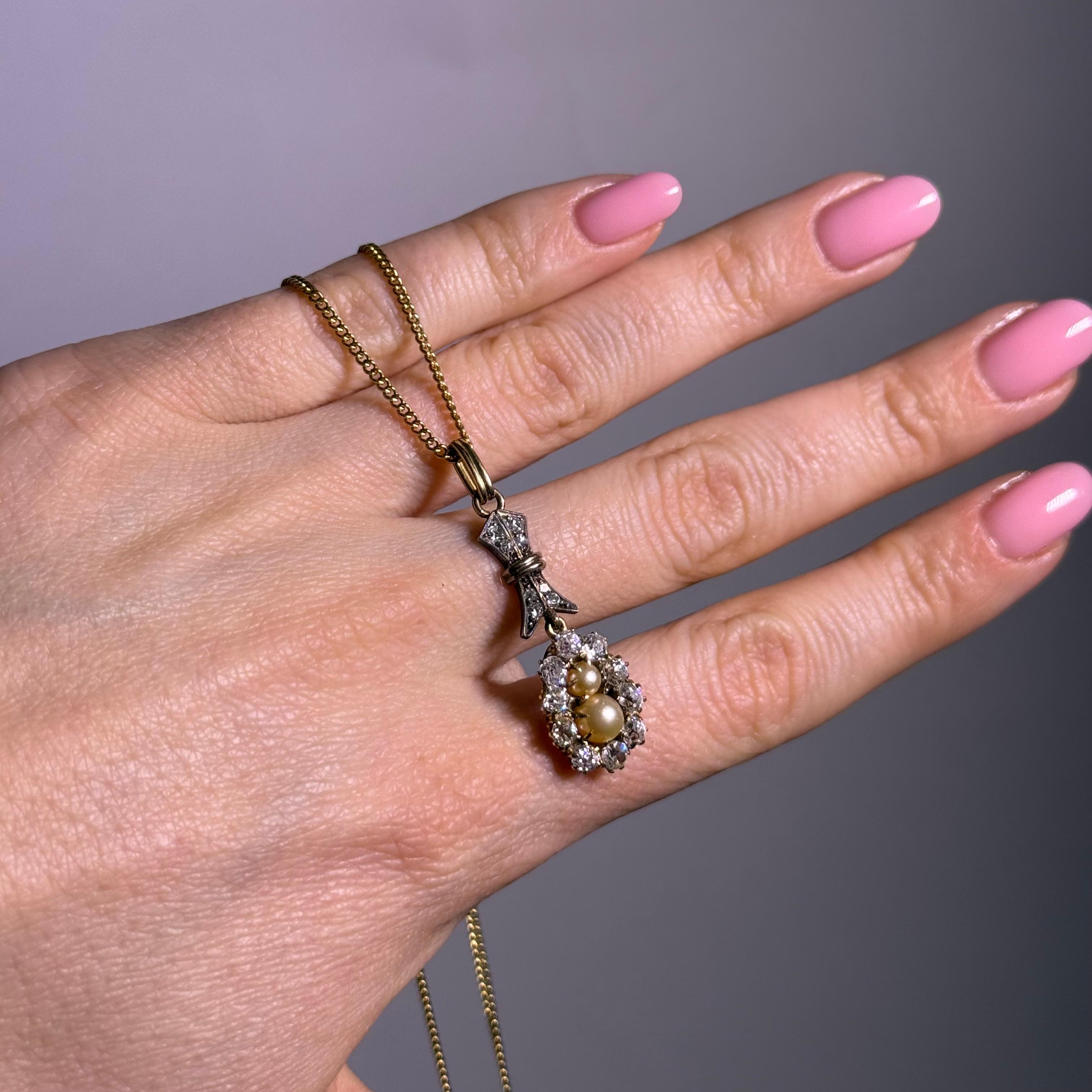 Antique Pendant with Natural Pearls & Old Cut Diamonds in Gold & Silver In Good Condition For Sale In Lucerne, CH