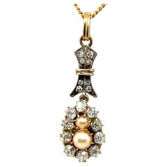 Colgante antiguo con perlas naturales y diamantes talla antigua en oro y plata