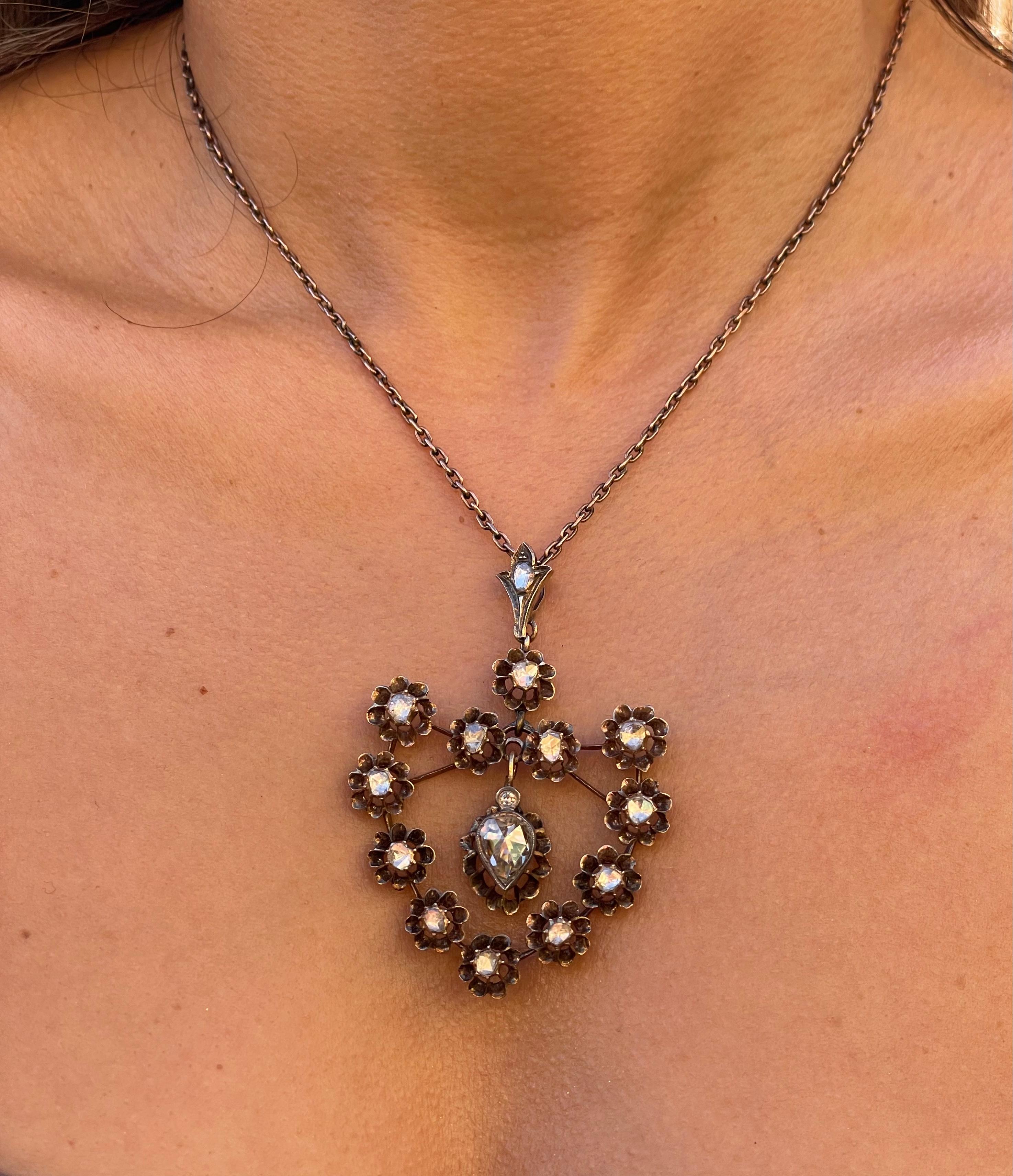 Donna Antique Pendent in vendita